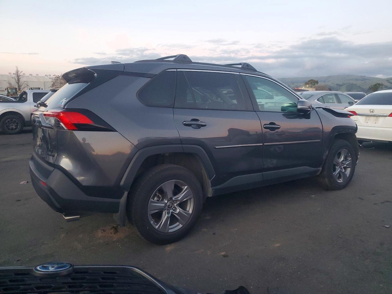 2022 TOYOTA RAV4 LE photo 3