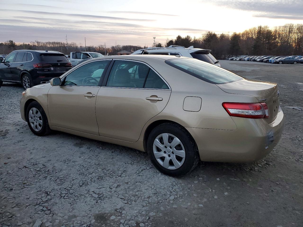 2011 TOYOTA CAMRY BASE photo 2