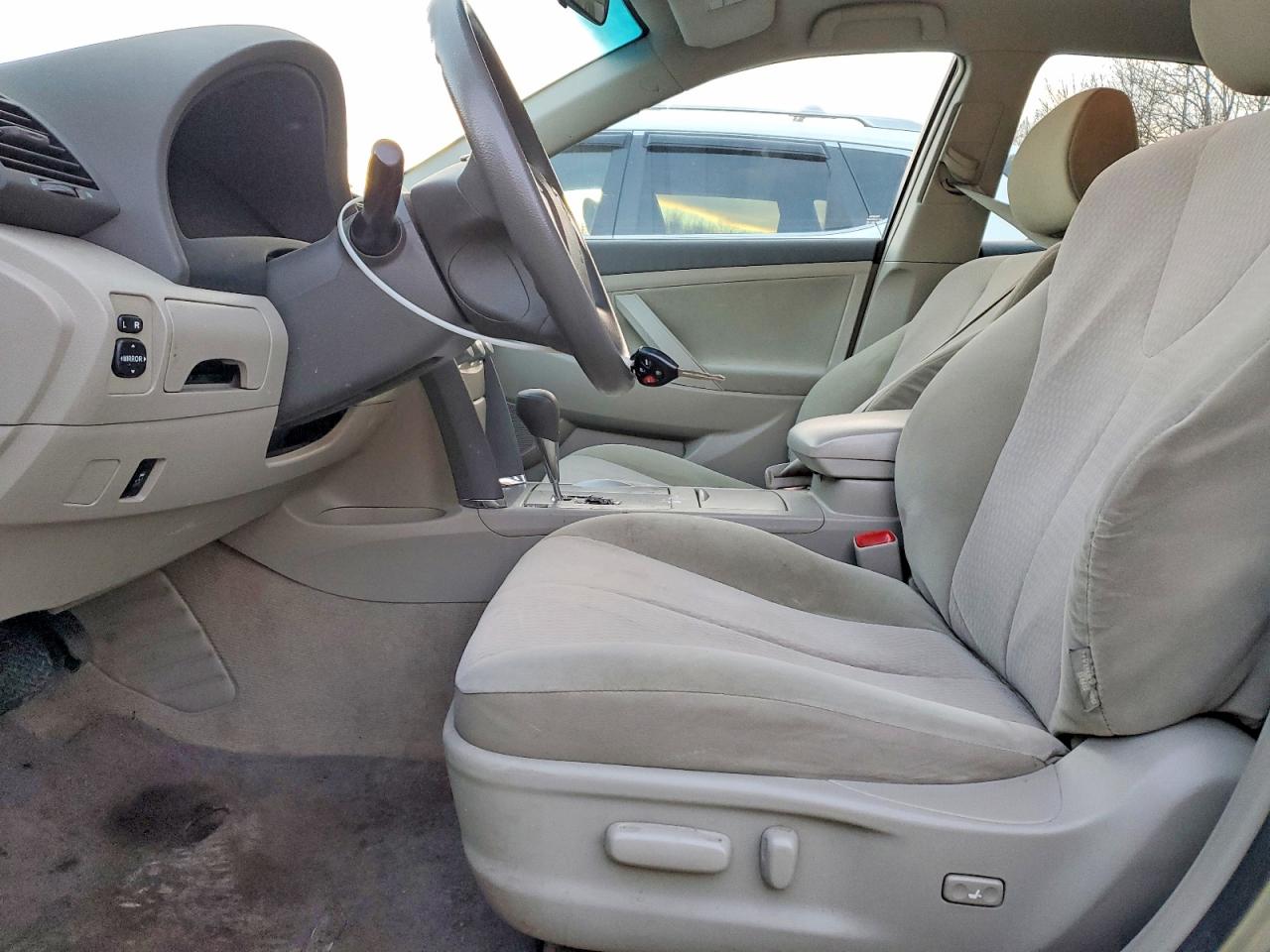2011 TOYOTA CAMRY BASE photo 7