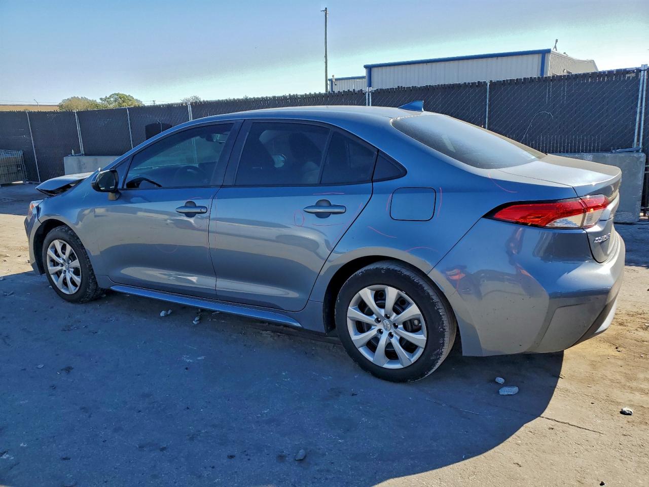 2022 TOYOTA COROLLA LE photo 2