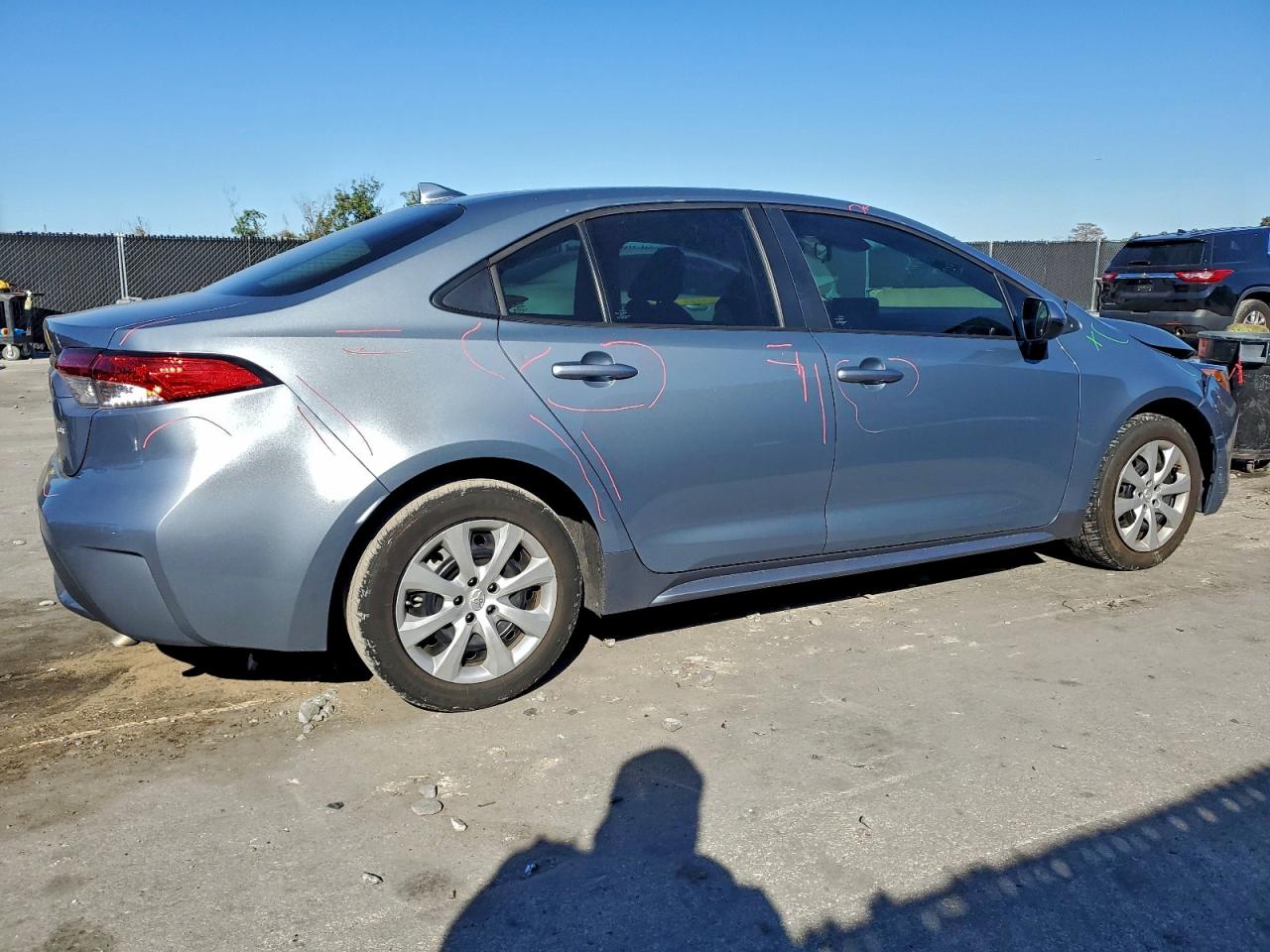 2022 TOYOTA COROLLA LE photo 3