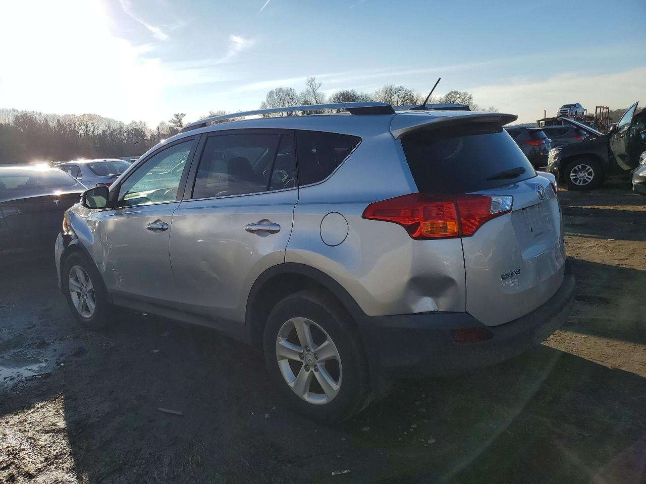 2014 TOYOTA RAV4 XLE photo 2