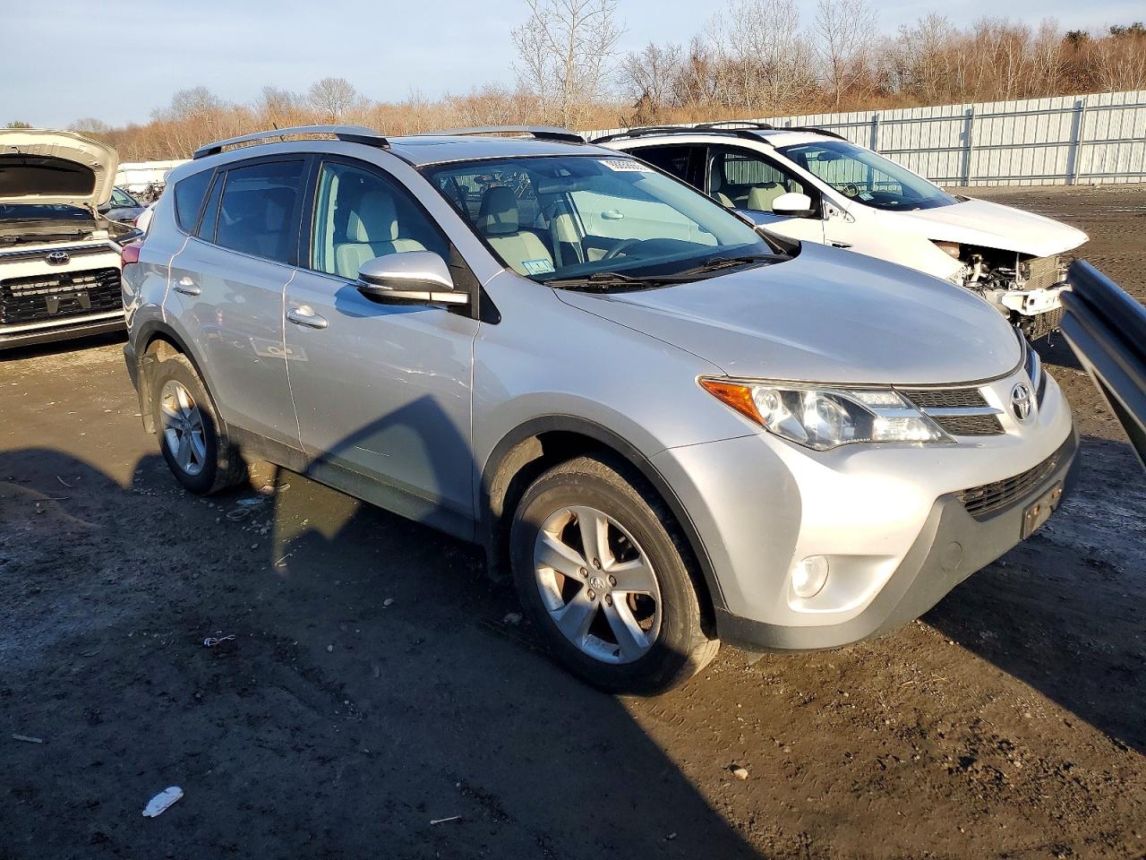 2014 TOYOTA RAV4 XLE photo 4