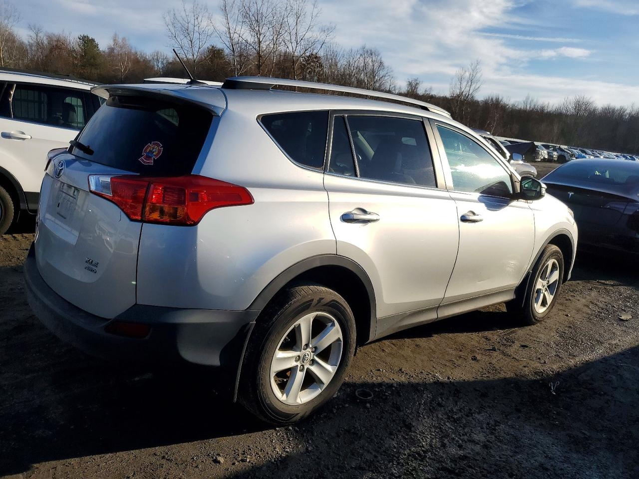 2014 TOYOTA RAV4 XLE photo 3