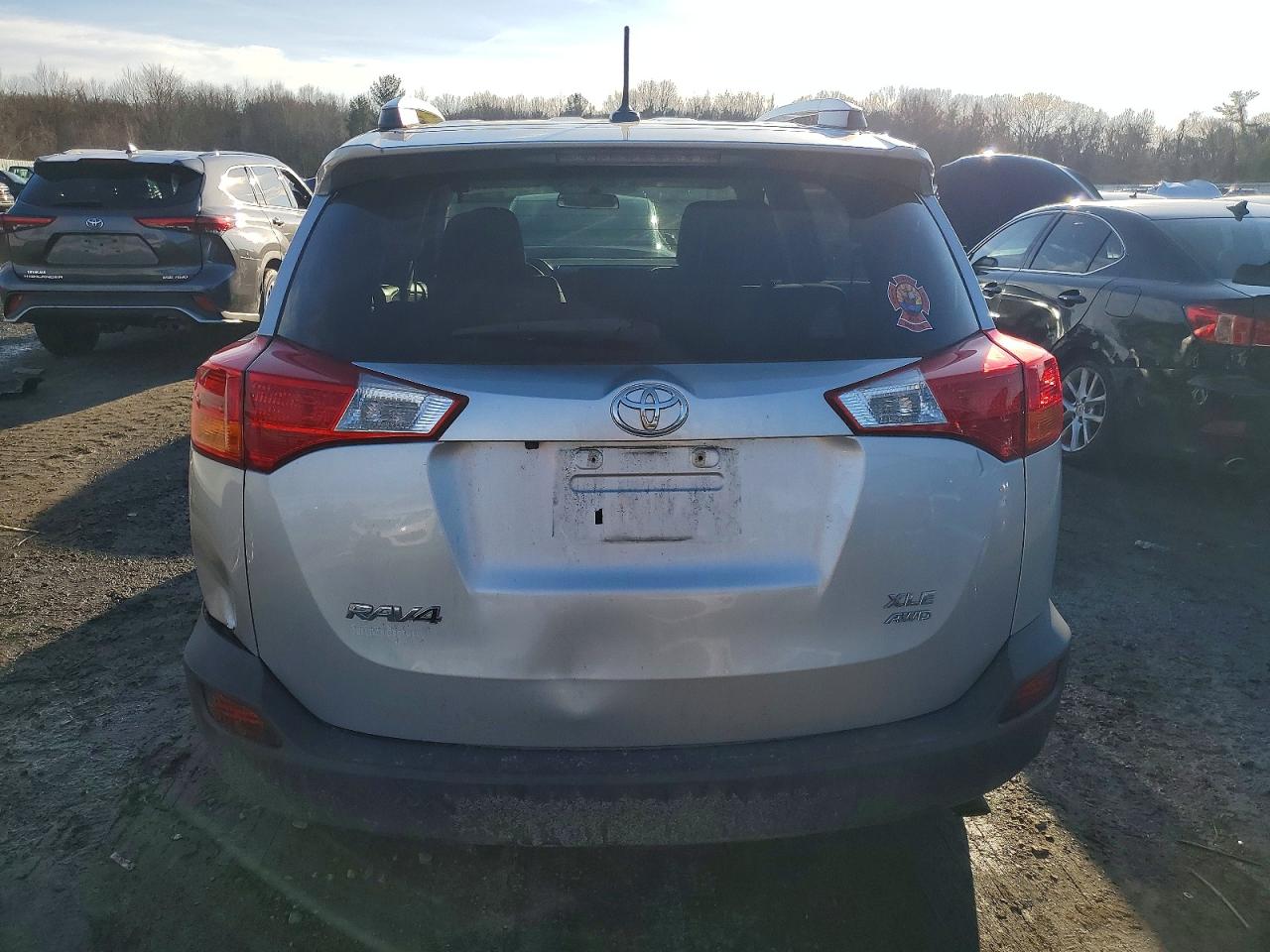 2014 TOYOTA RAV4 XLE photo 6