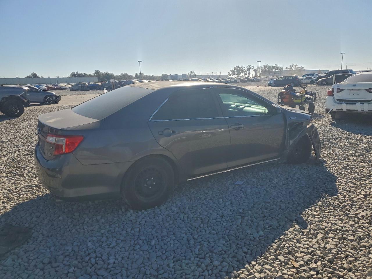 2013 TOYOTA CAMRY HYBRID photo 3