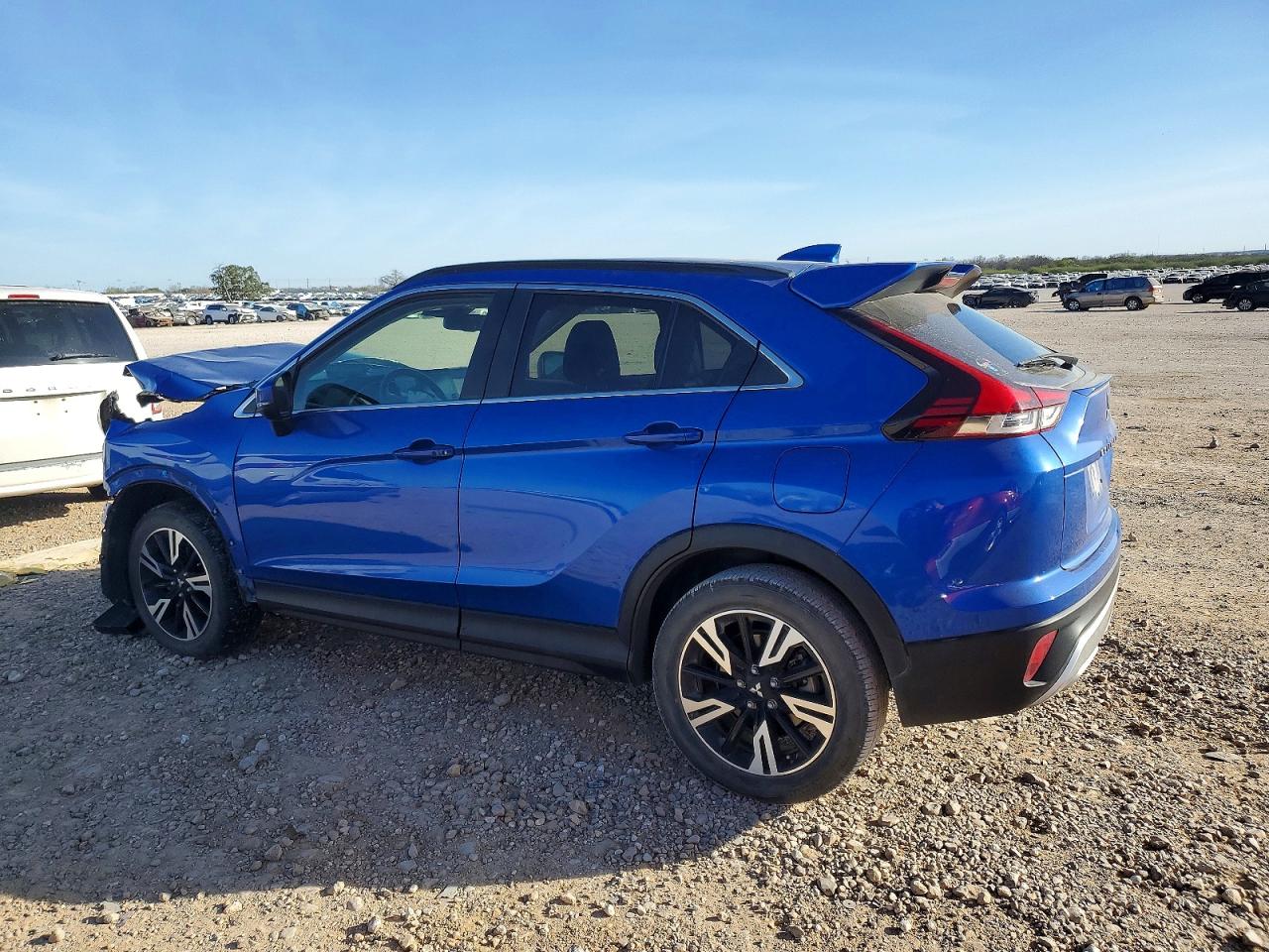 2023 MITSUBISHI ECLIPSE CROSS SE photo 2