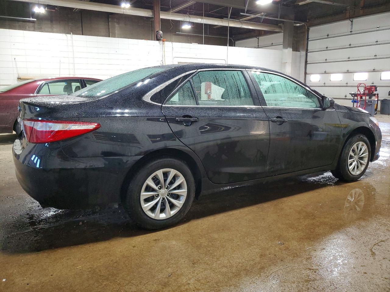 2017 TOYOTA CAMRY LE photo 5
