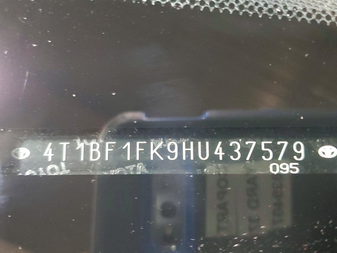 2017 TOYOTA CAMRY LE photo 25