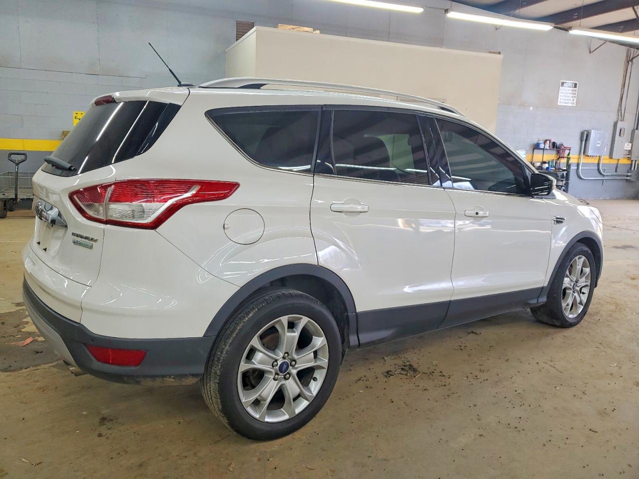 2016 FORD ESCAPE TITANIUM photo 3