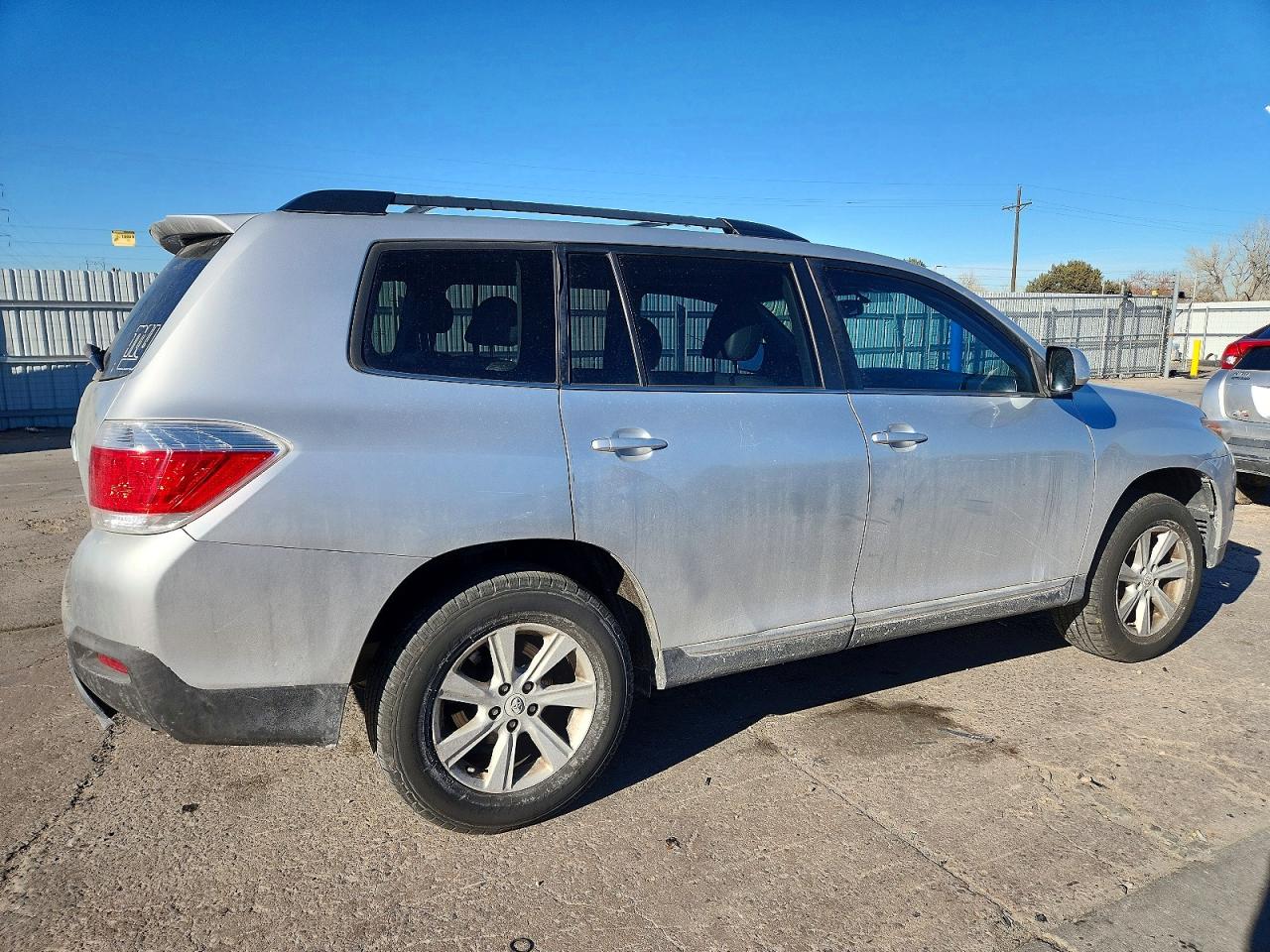 2013 TOYOTA HIGHLANDER BASE photo 3