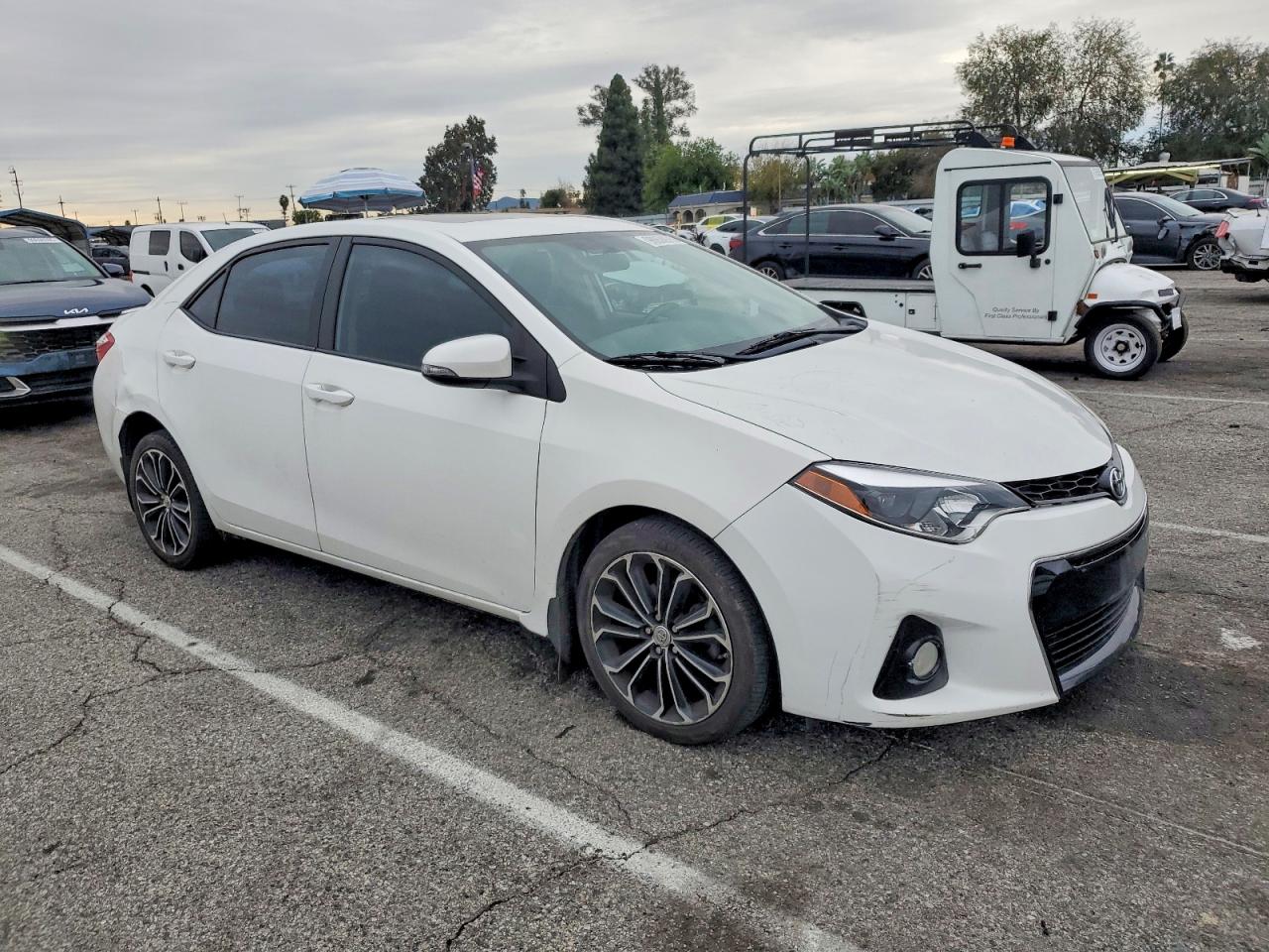 2014 TOYOTA COROLLA L photo 4