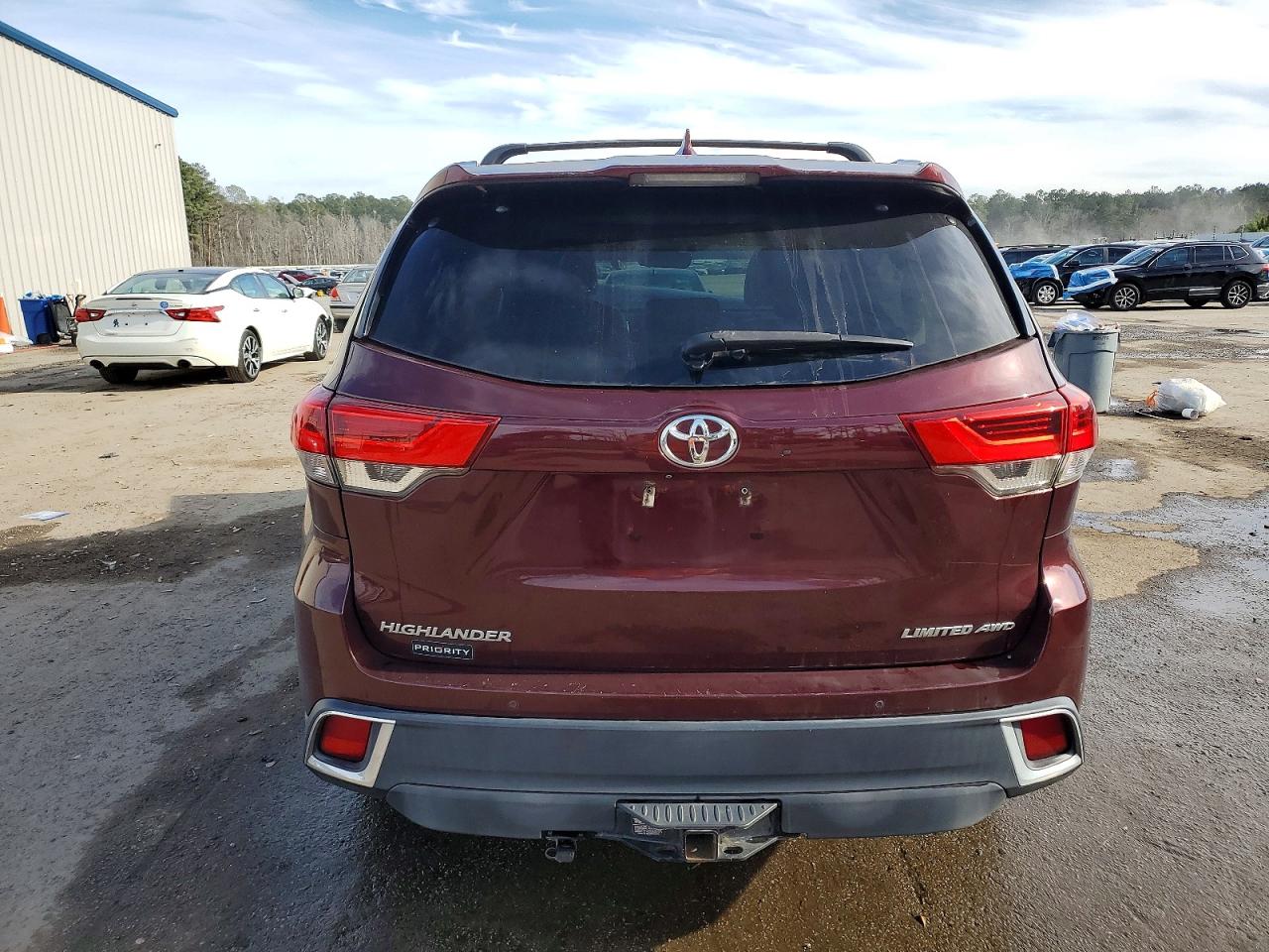 2019 TOYOTA HIGHLANDER LIMITED photo 6