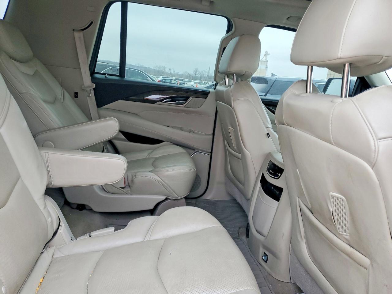 2019 CADILLAC ESCALADE LUXURY photo 11