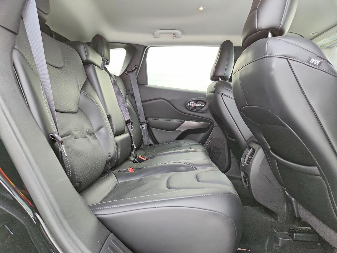 2019 JEEP CHEROKEE LIMITED photo 10