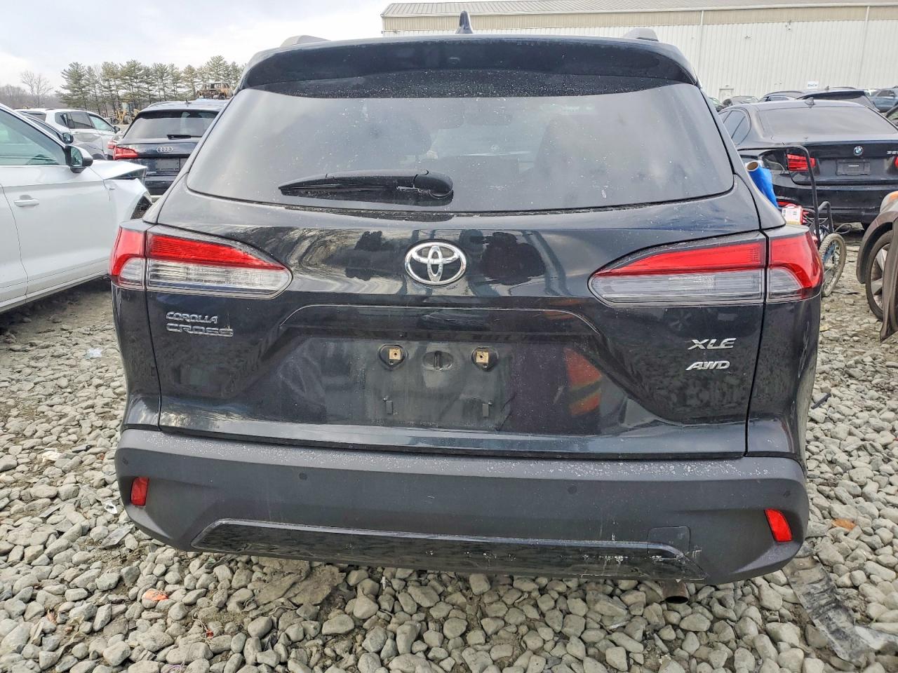 2022 TOYOTA COROLLA CROSS XLE photo 6
