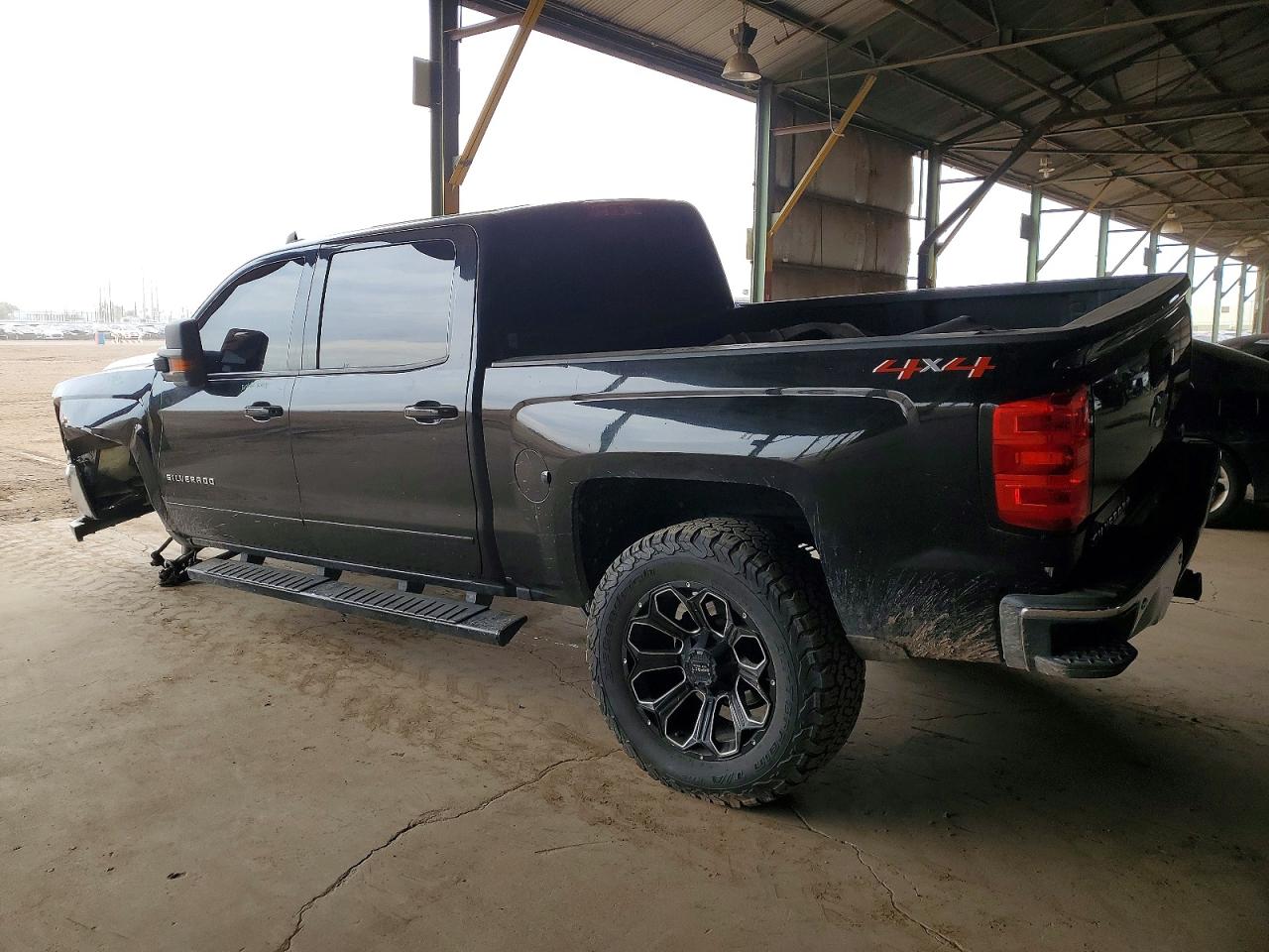2018 CHEVROLET SILVERADO K1500 LT photo 2