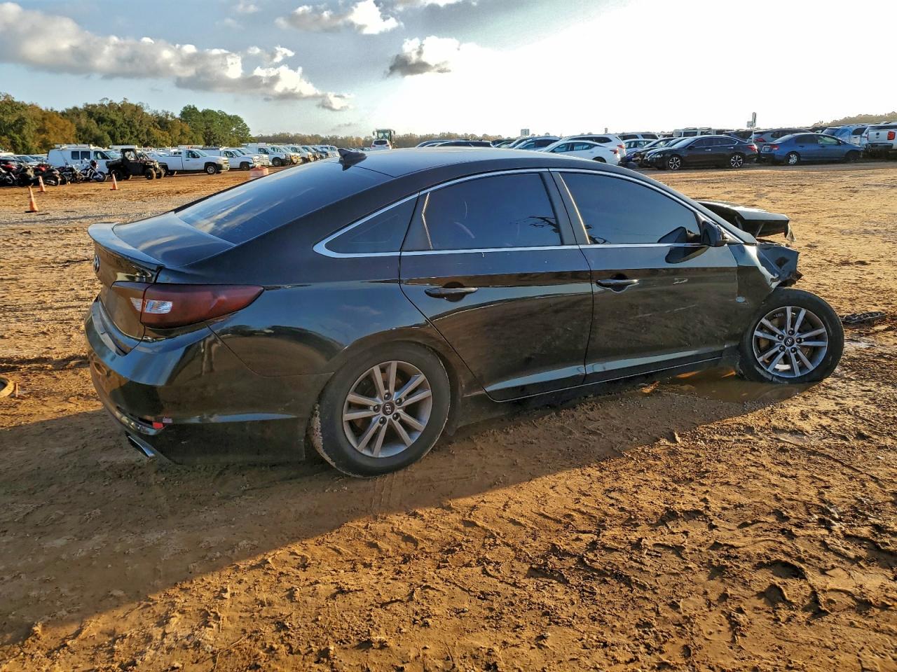 2017 HYUNDAI SONATA SE photo 3