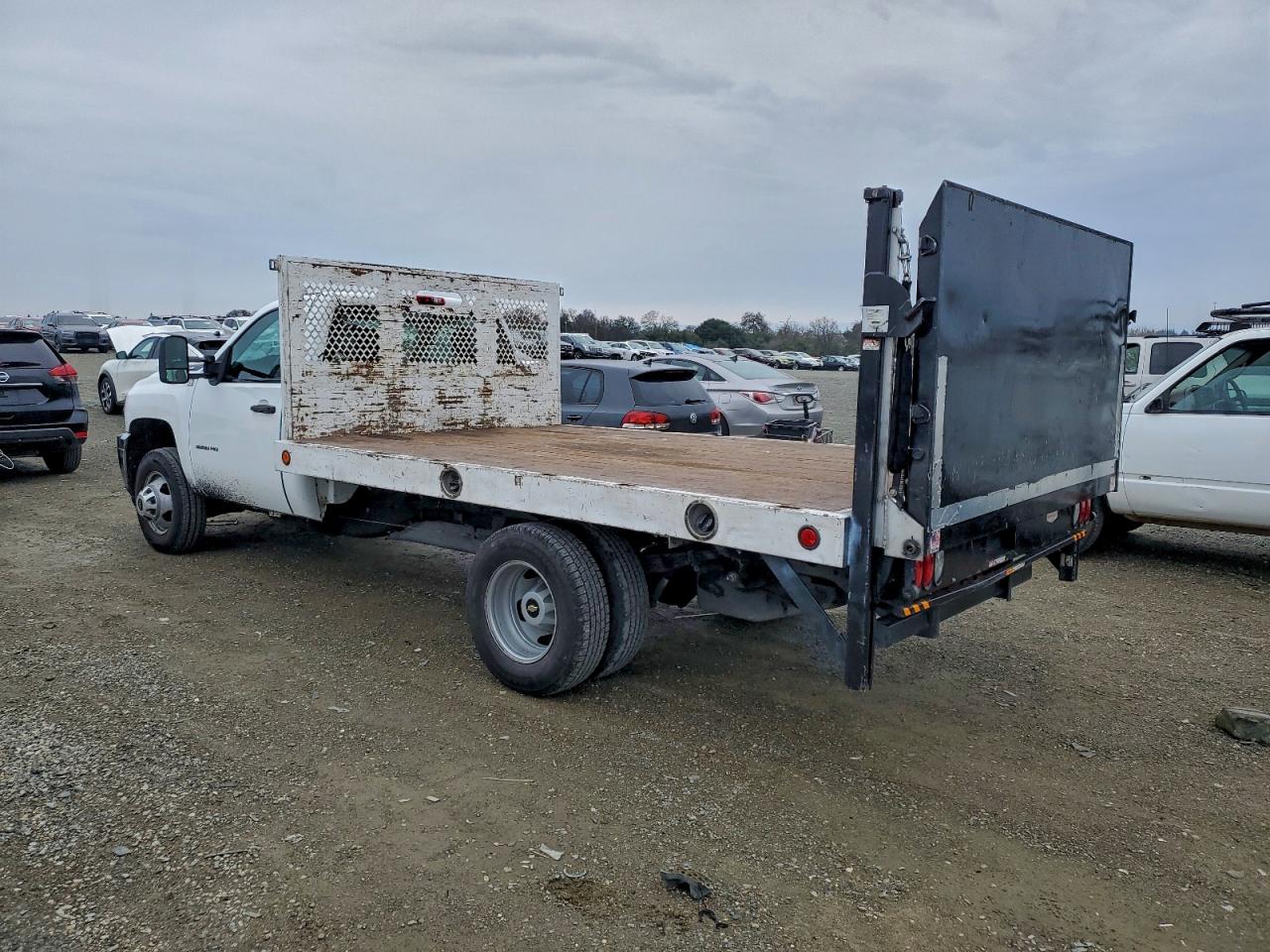 2014 CHEVROLET SILVERADO FLATBED TRUCK photo 2