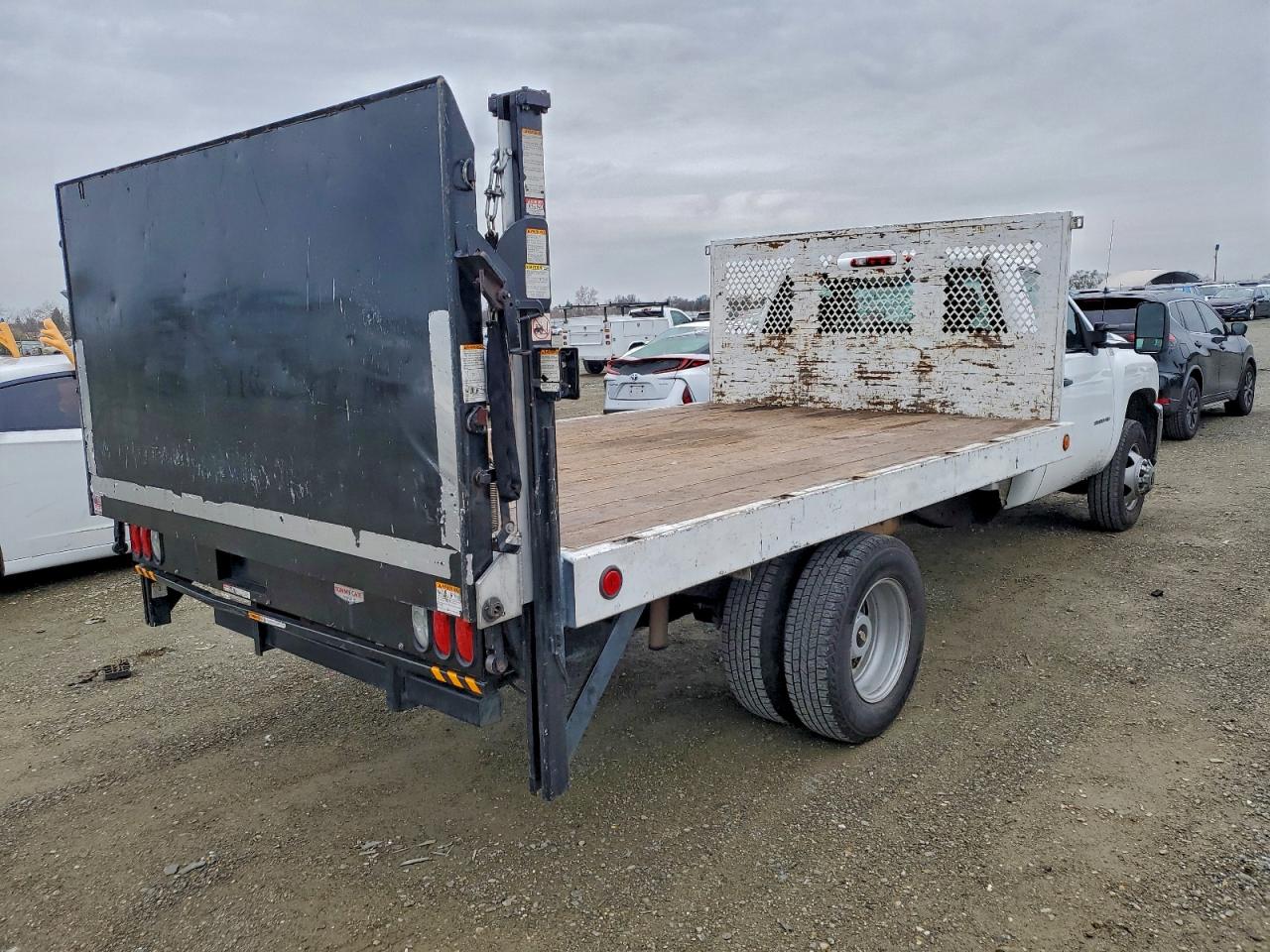 2014 CHEVROLET SILVERADO FLATBED TRUCK photo 3