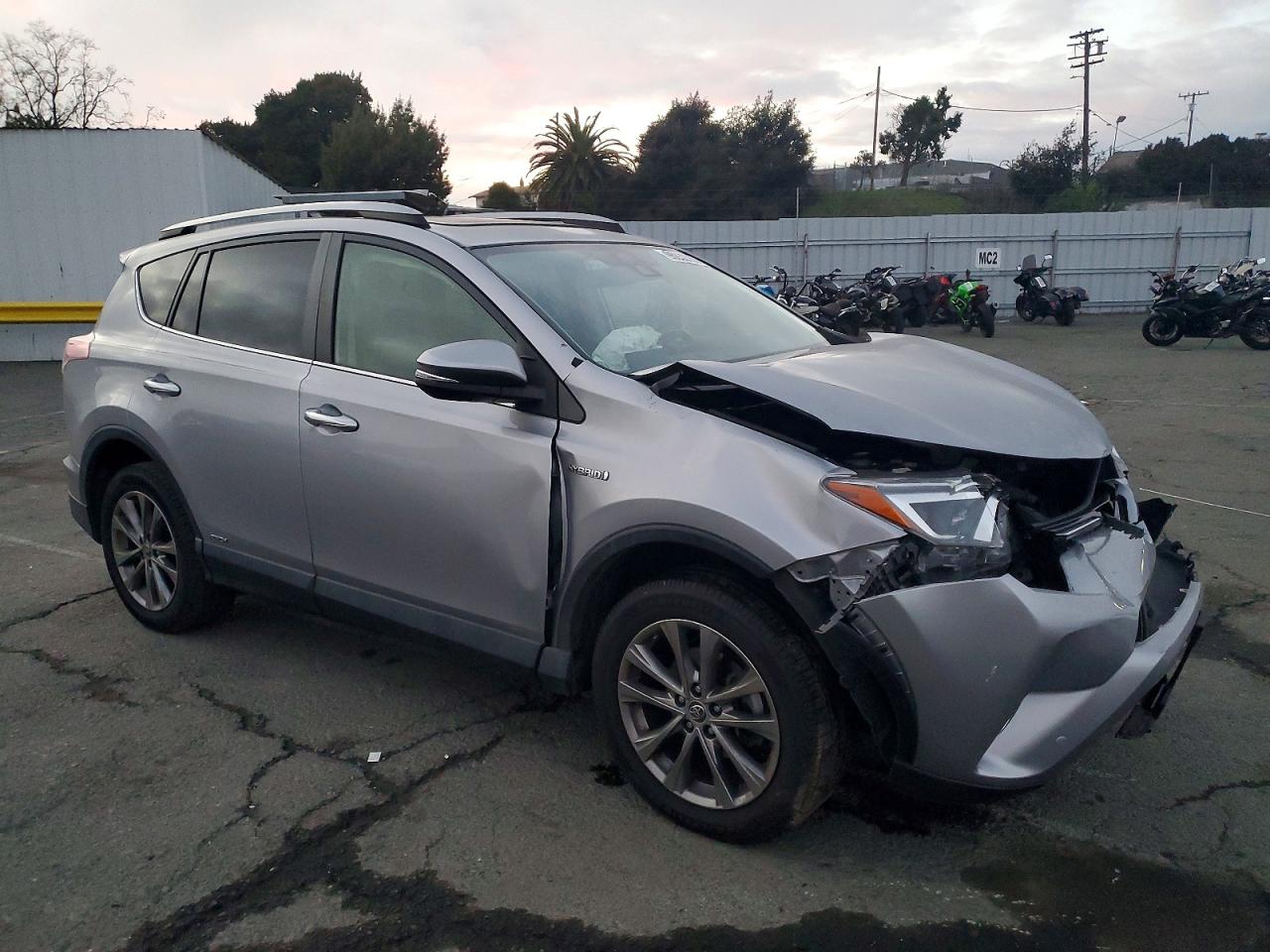 2017 TOYOTA RAV4 HV LIMITED photo 4