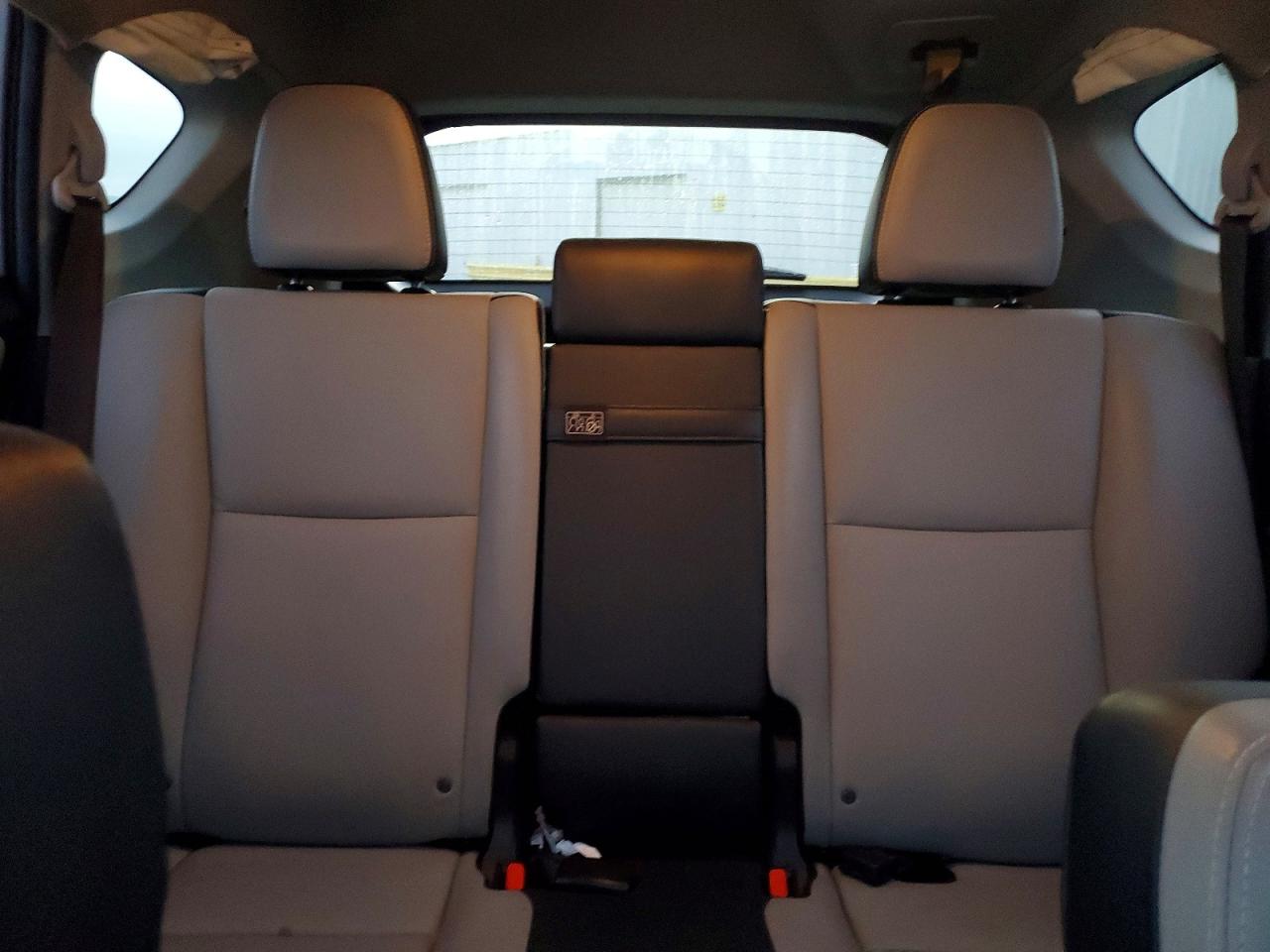 2017 TOYOTA RAV4 HV LIMITED photo 10