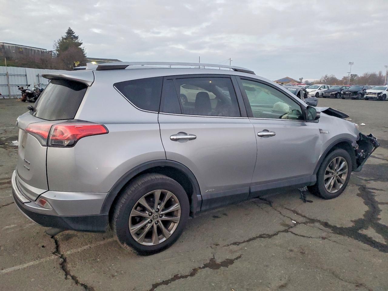 2017 TOYOTA RAV4 HV LIMITED photo 3