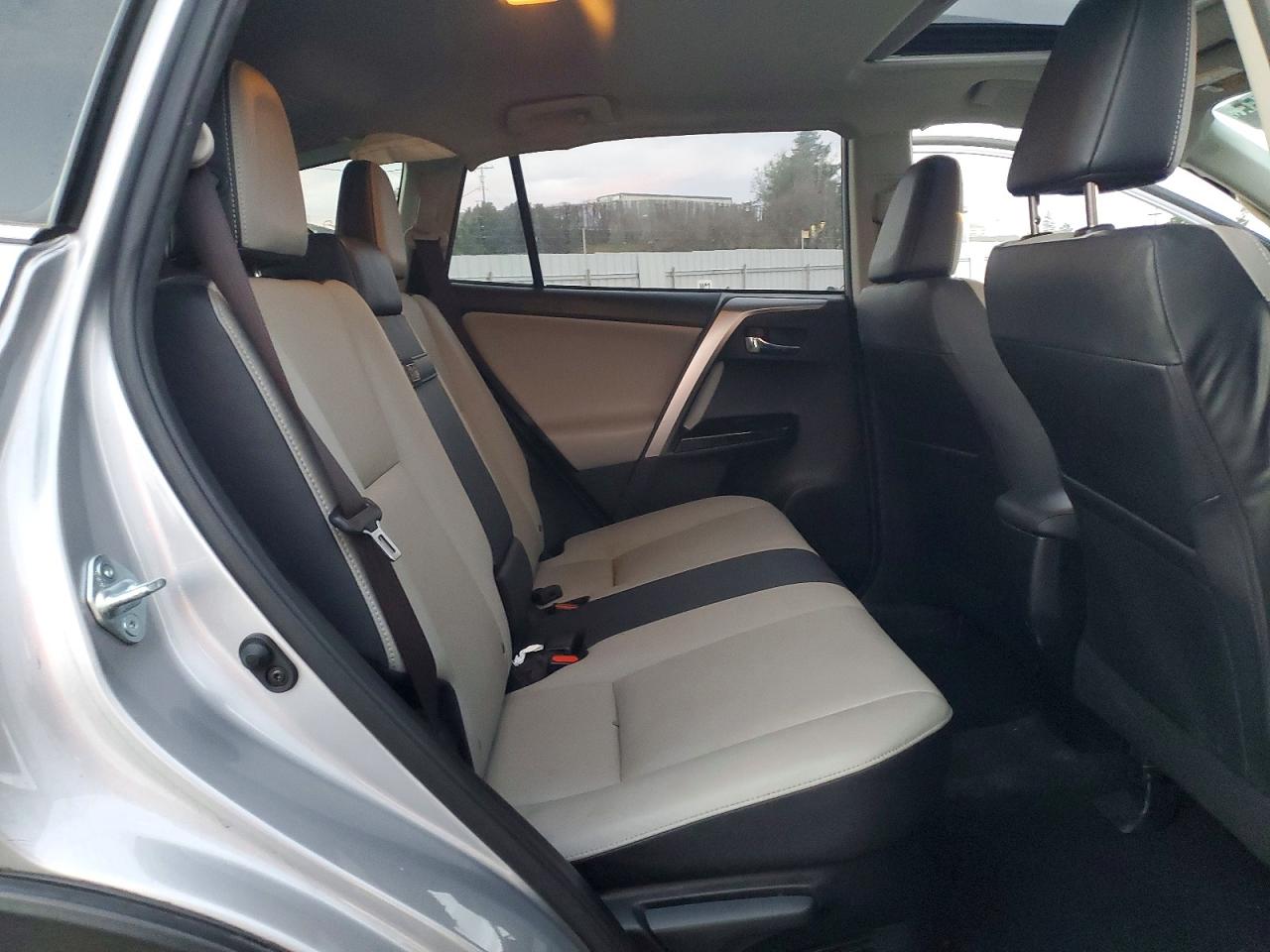 2017 TOYOTA RAV4 HV LIMITED photo 11