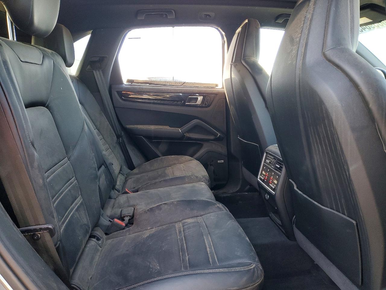 2020 PORSCHE CAYENNE photo 21