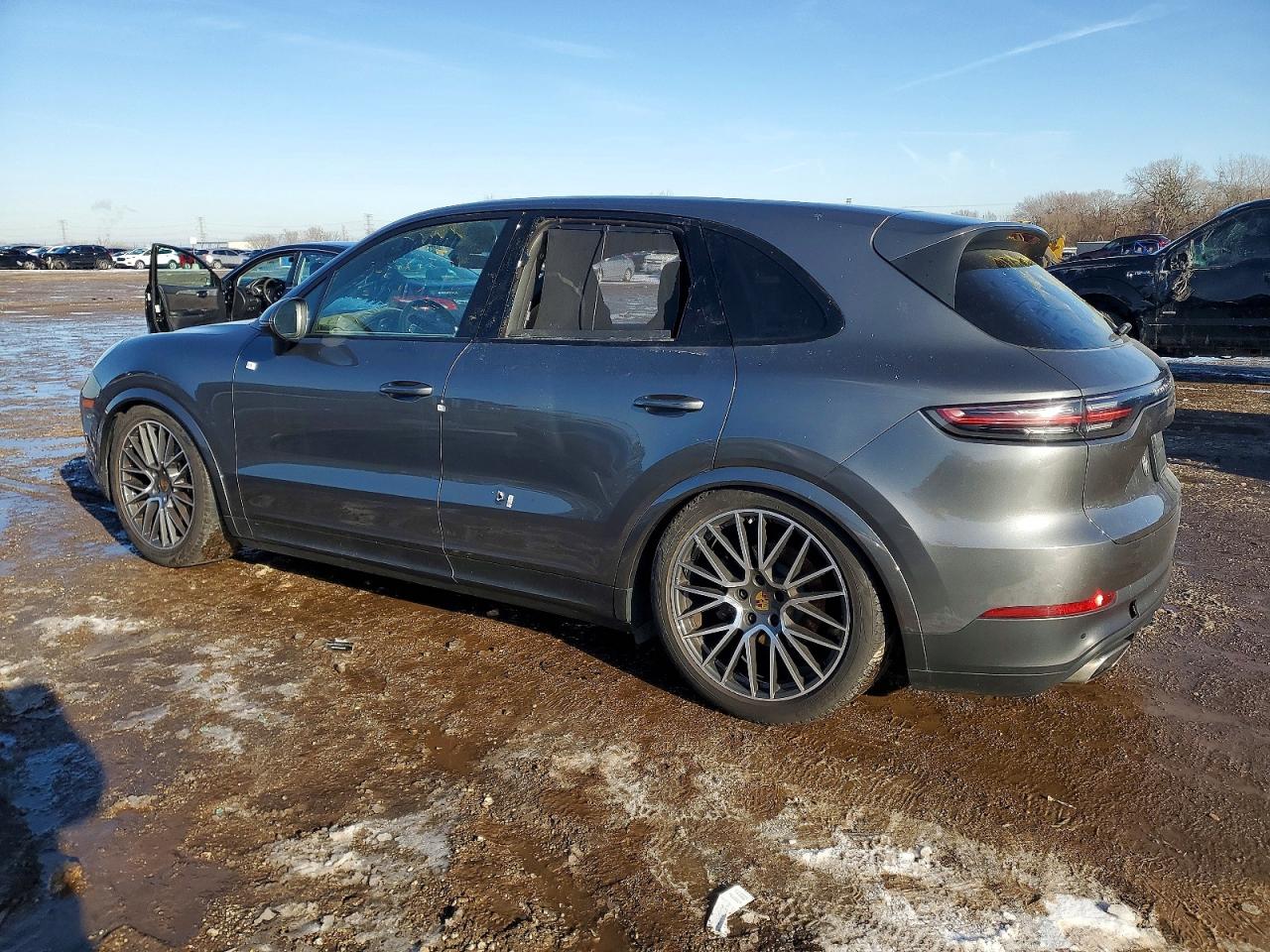 2020 PORSCHE CAYENNE photo 3