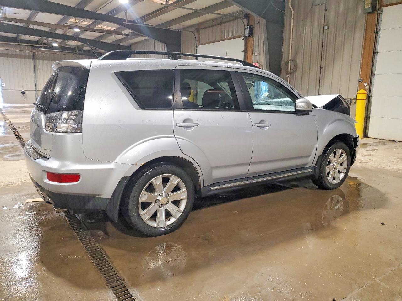 2011 MITSUBISHI OUTLANDER SE photo 3
