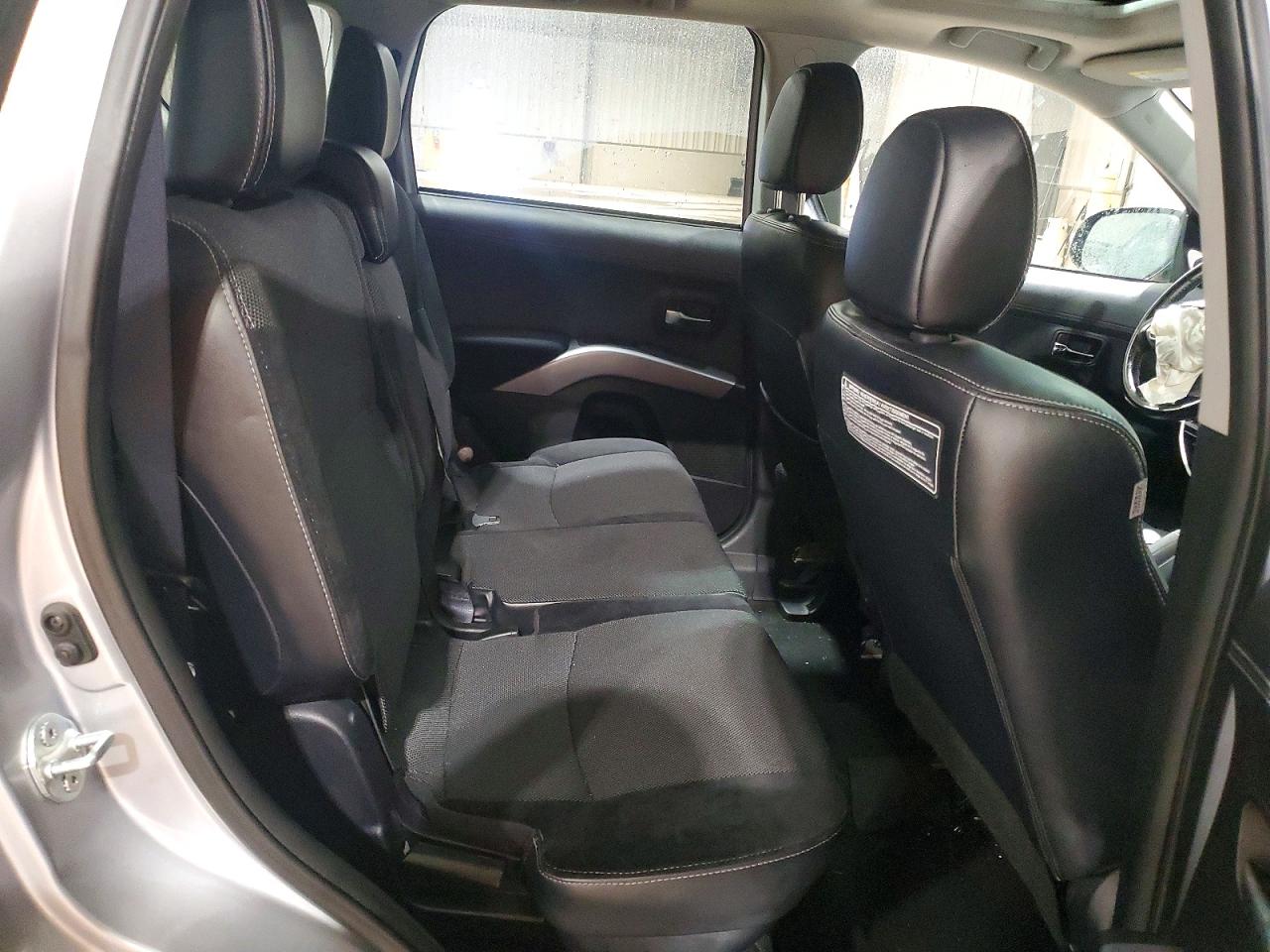 2011 MITSUBISHI OUTLANDER SE photo 11