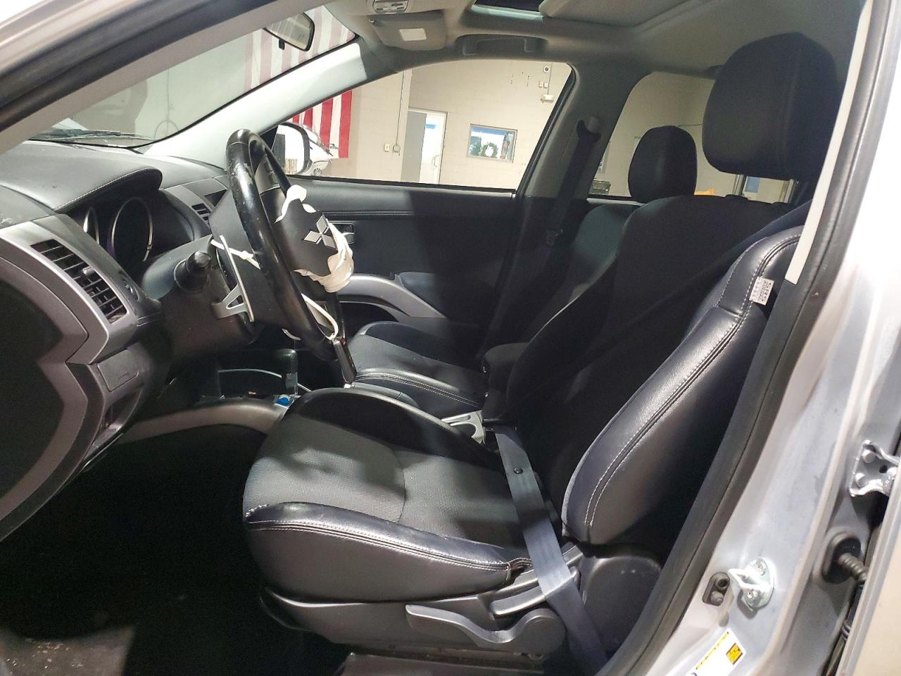 2011 MITSUBISHI OUTLANDER SE photo 7