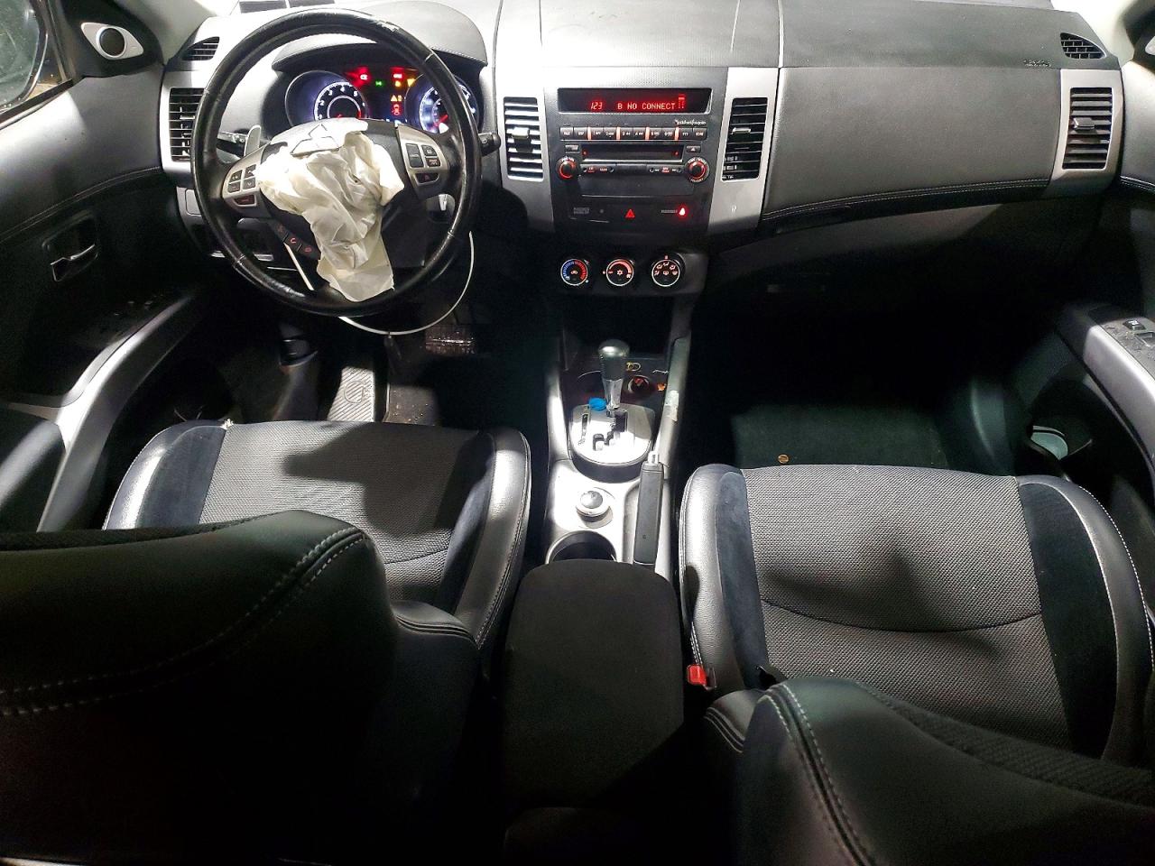 2011 MITSUBISHI OUTLANDER SE photo 8