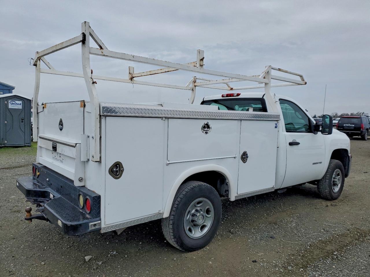 2010 CHEVROLET SILVERADO UTILITY / SERVICE TRUCK photo 3