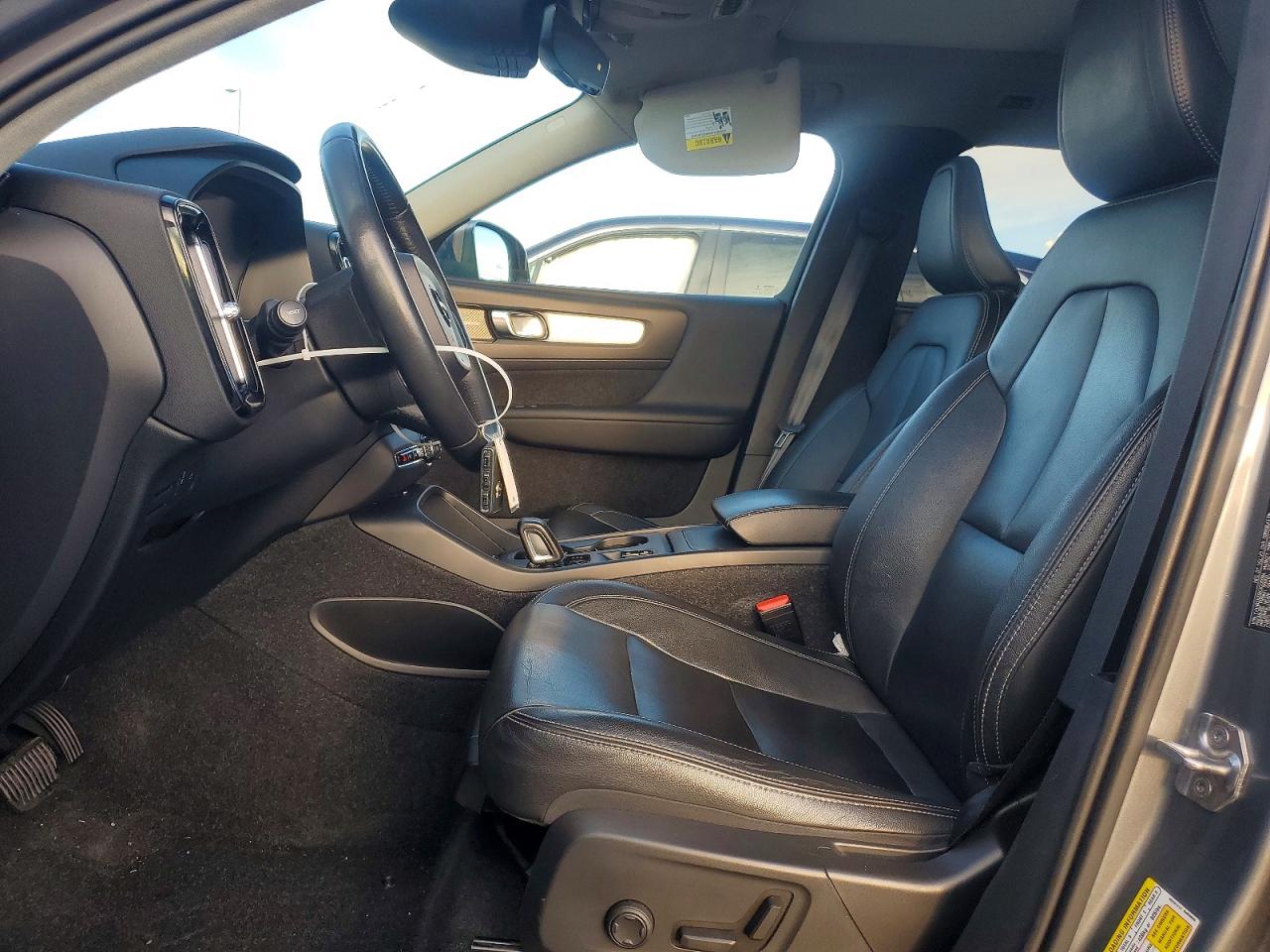 2019 VOLVO XC40 T5 MOMENTUM photo 7