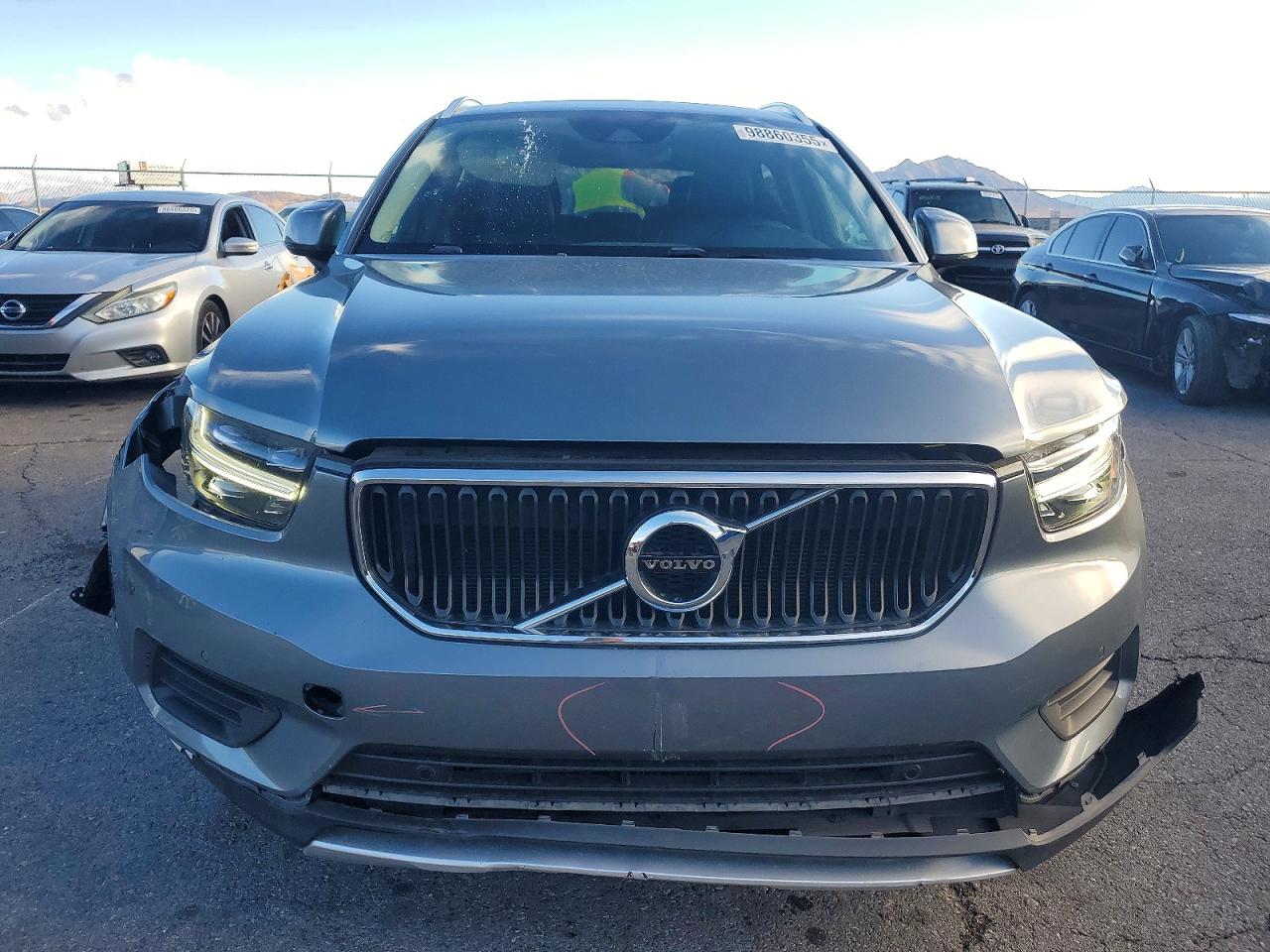 2019 VOLVO XC40 T5 MOMENTUM photo 5