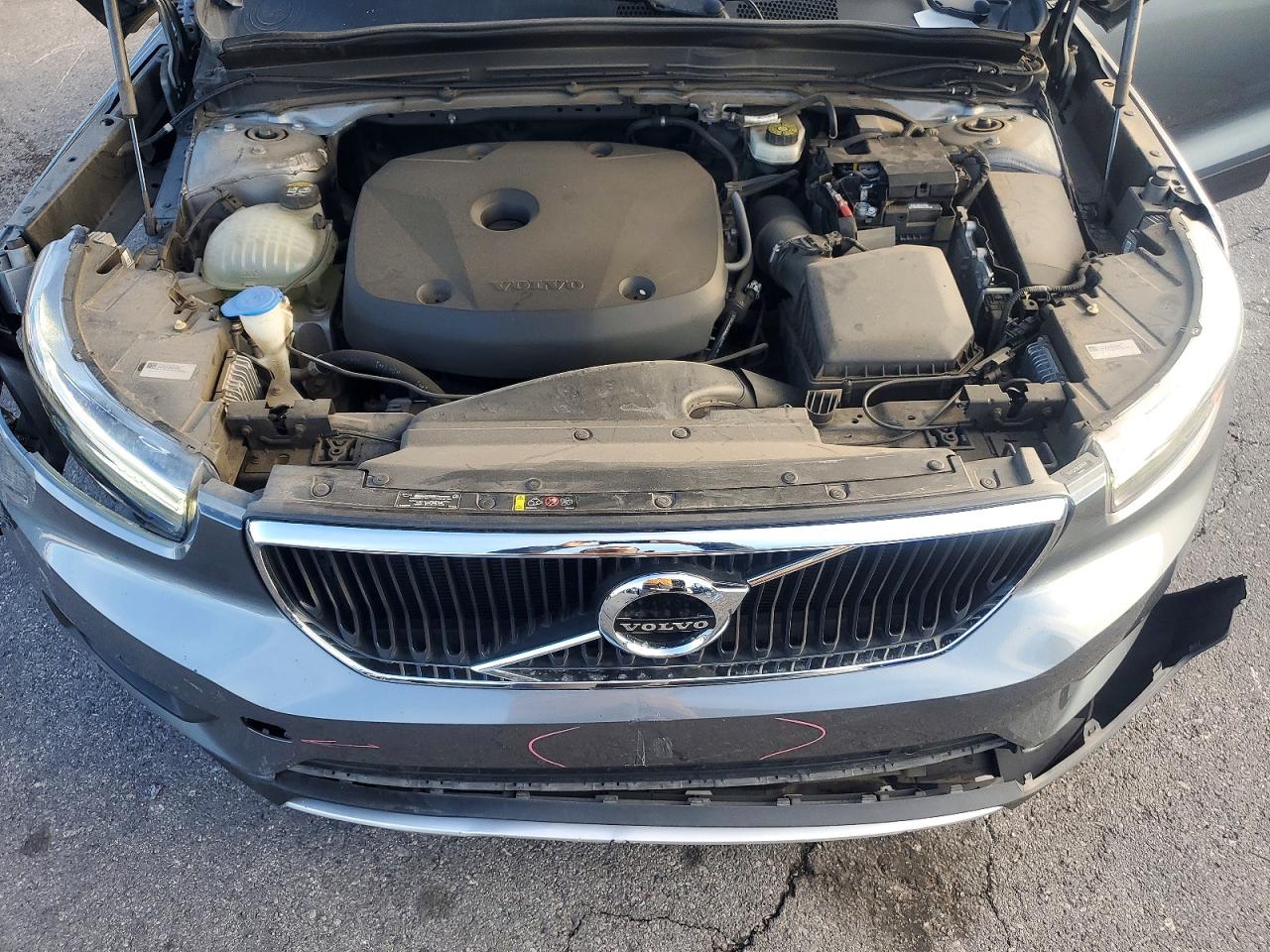 2019 VOLVO XC40 T5 MOMENTUM photo 12