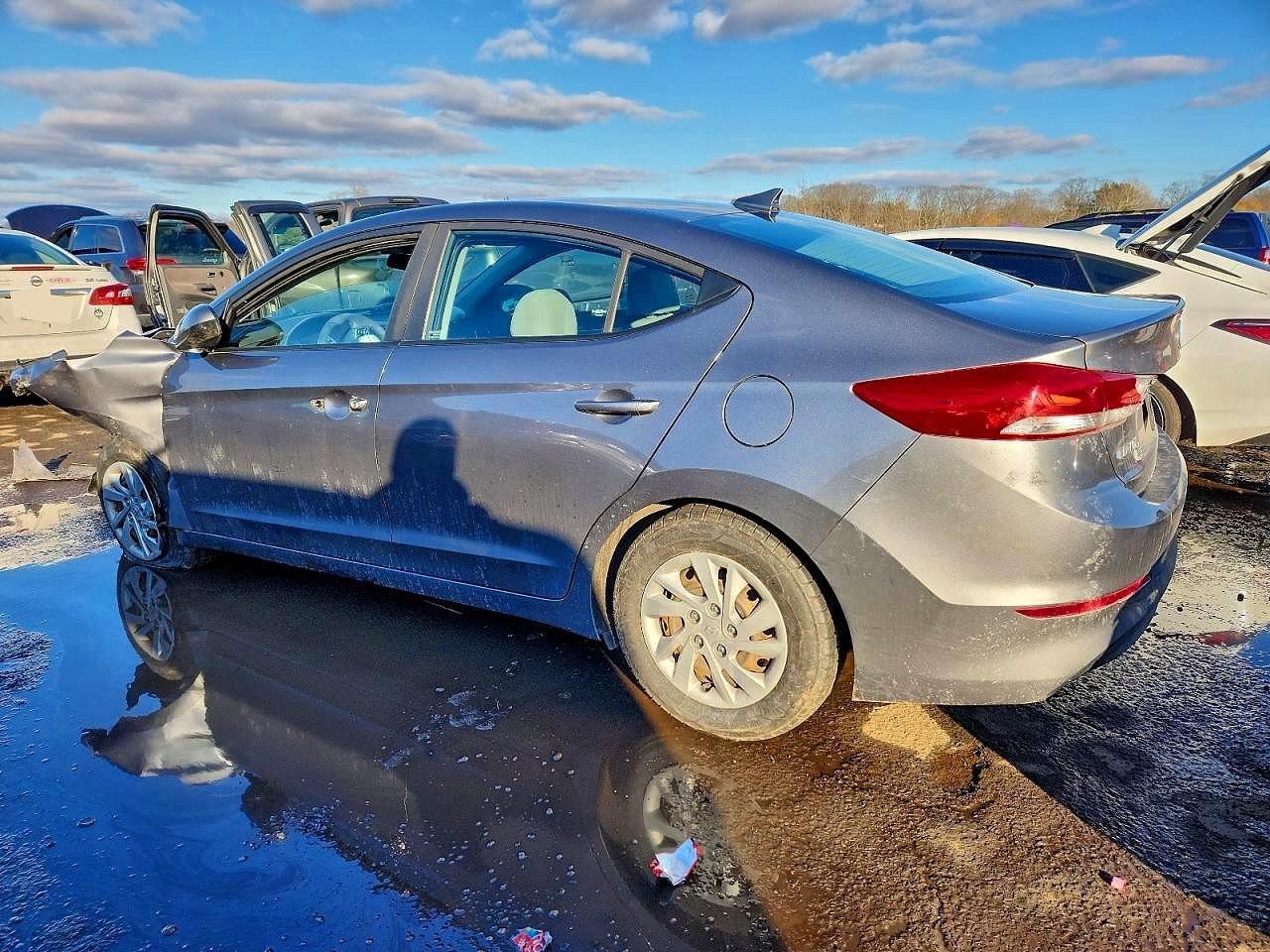 2018 HYUNDAI ELANTRA SE photo 2
