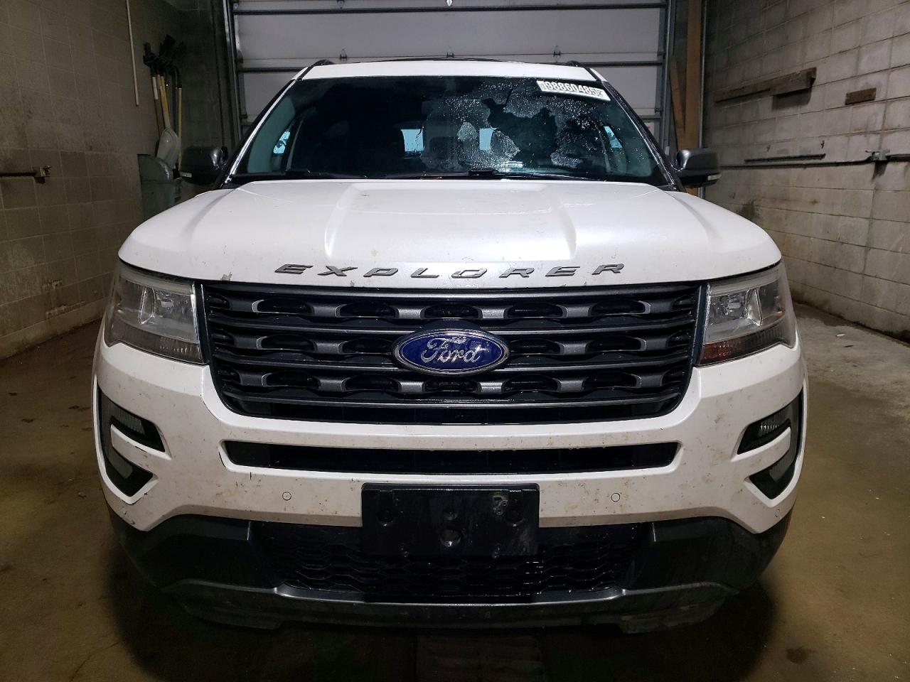 2017 FORD EXPLORER XLT photo 9
