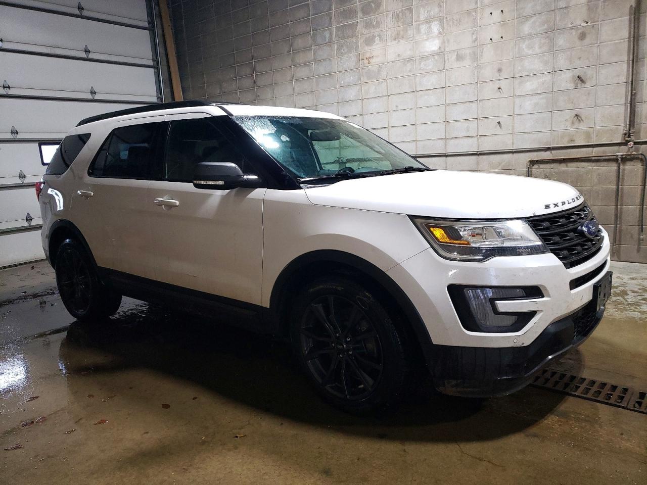 2017 FORD EXPLORER XLT photo 7