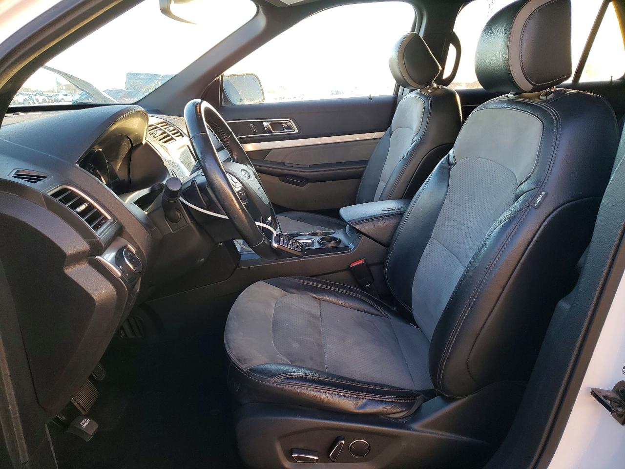 2017 FORD EXPLORER XLT photo 13