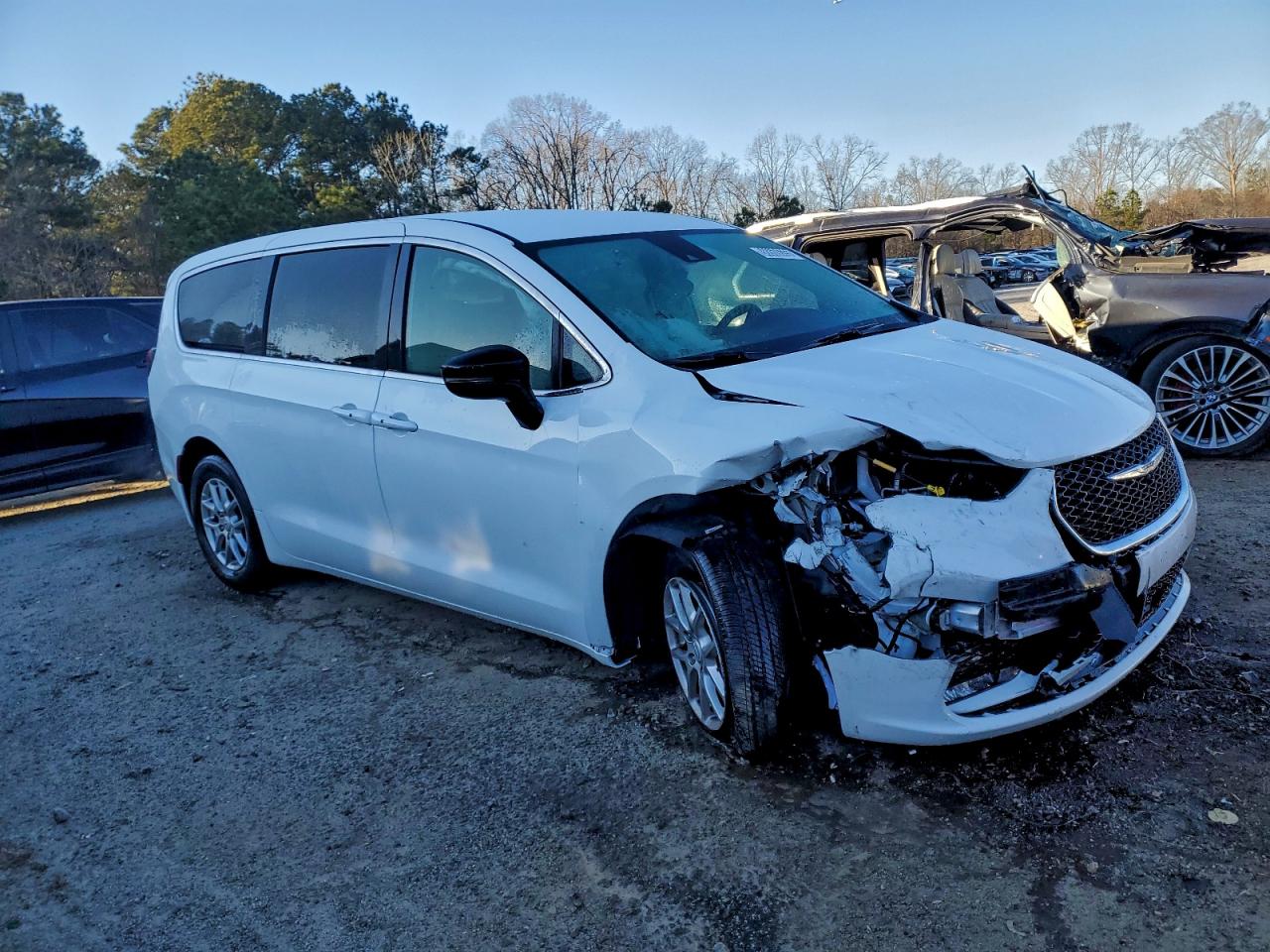 2026 CHRYSLER PACIFICA SELECT photo 4