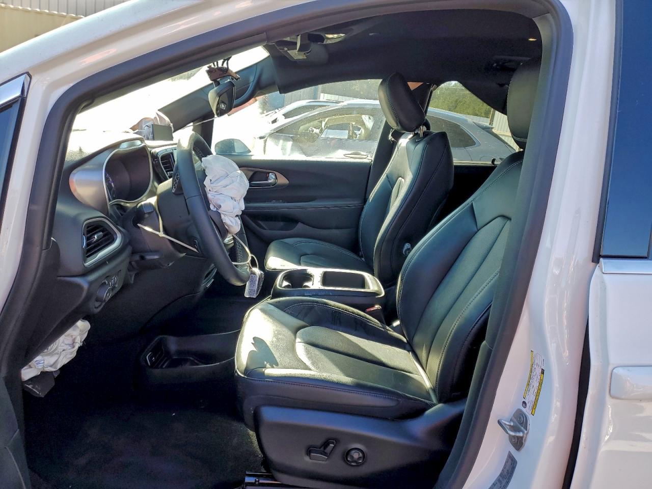 2026 CHRYSLER PACIFICA SELECT photo 7
