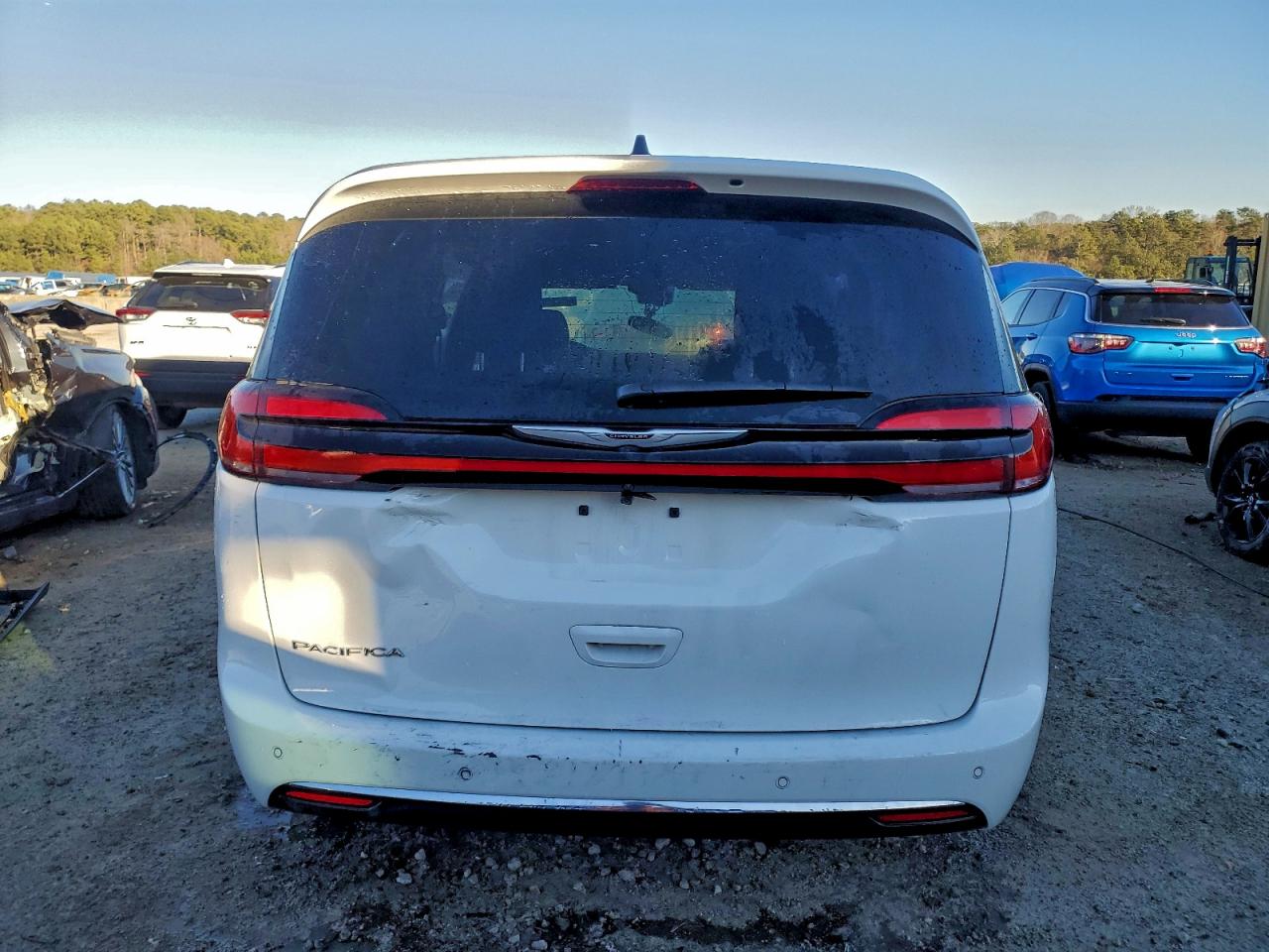 2026 CHRYSLER PACIFICA SELECT photo 6