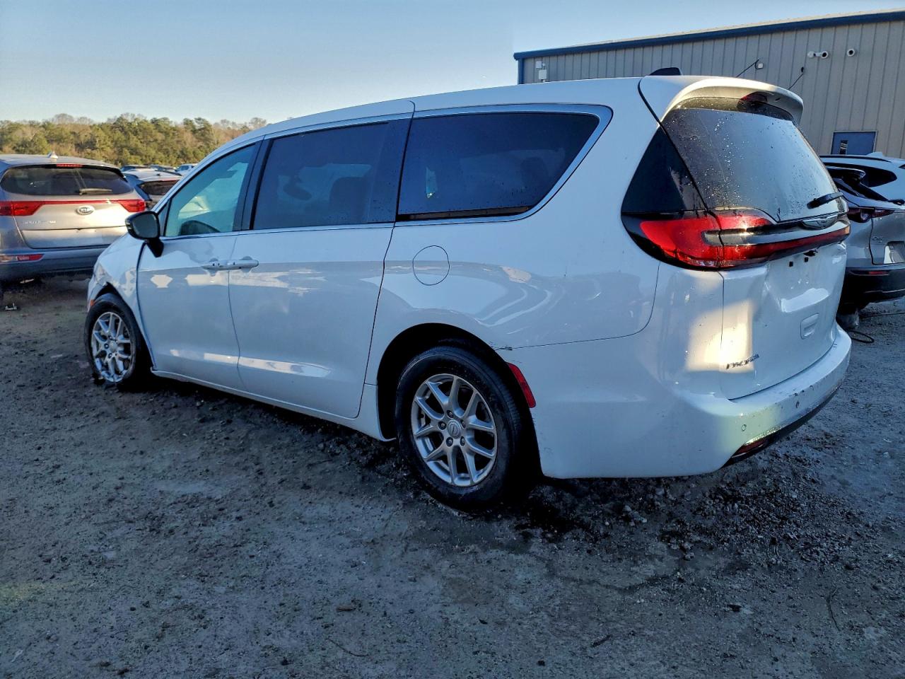 2026 CHRYSLER PACIFICA SELECT photo 2
