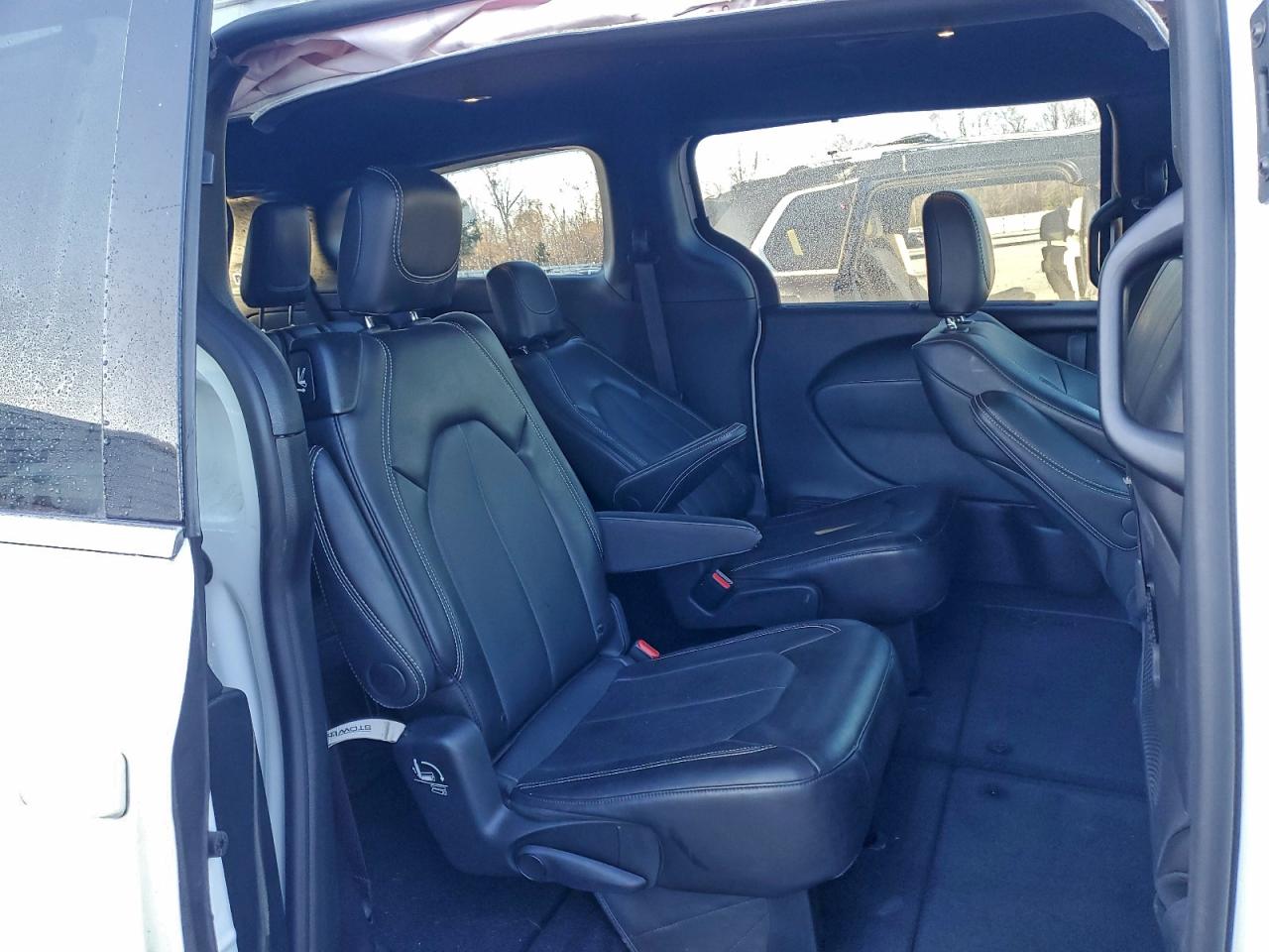 2026 CHRYSLER PACIFICA SELECT photo 11