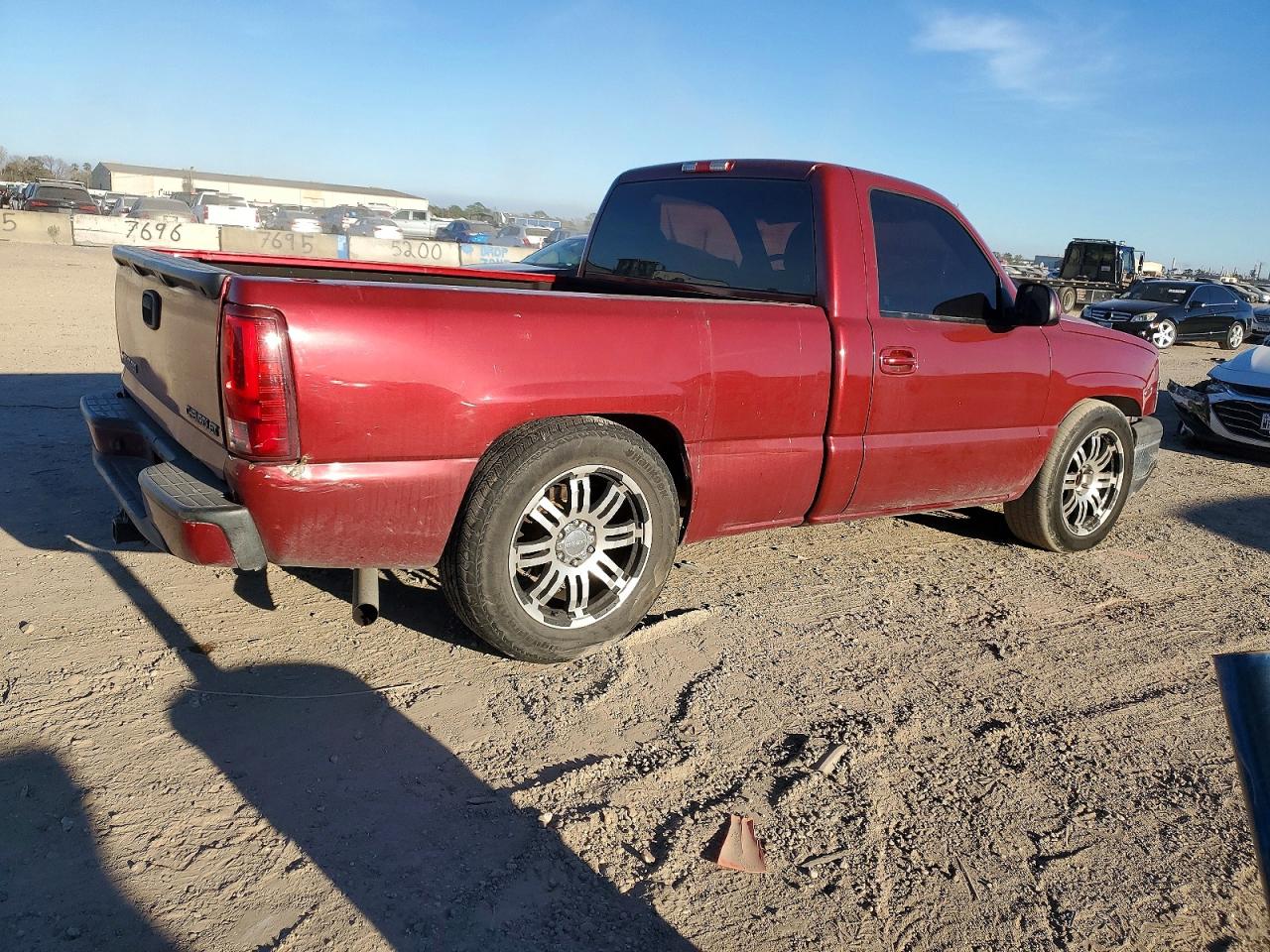 2004 CHEVROLET SILVERADO C1500 photo 3
