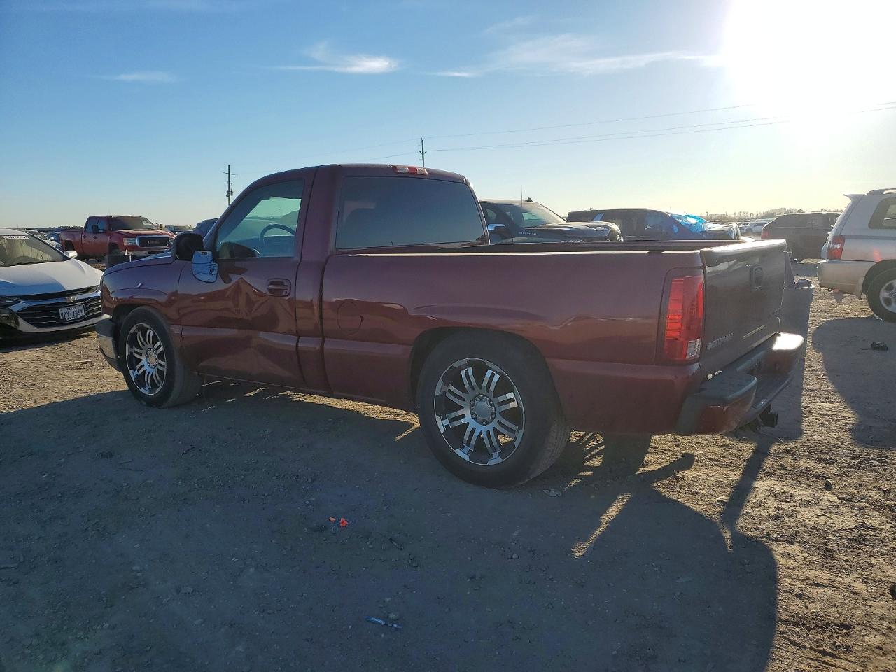 2004 CHEVROLET SILVERADO C1500 photo 2