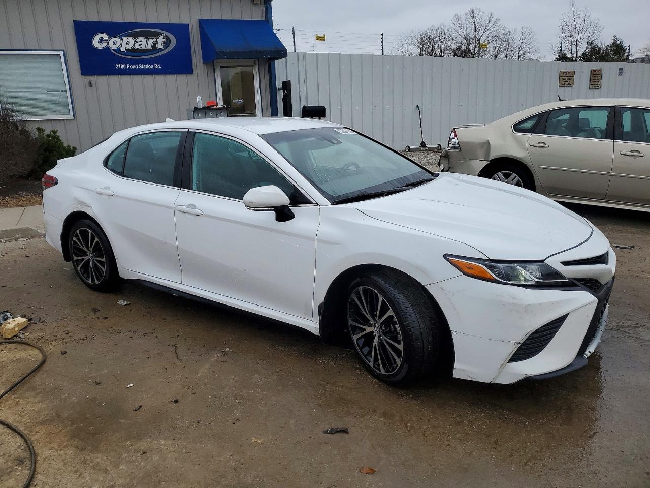 2019 TOYOTA CAMRY L photo 4